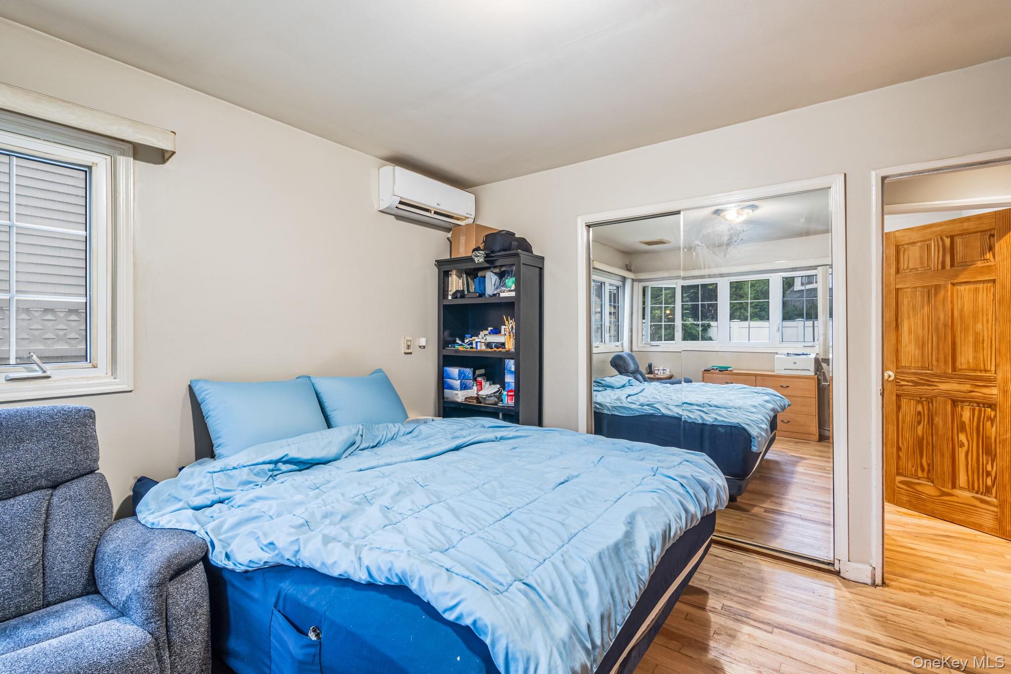 27-22 Bayside Lane