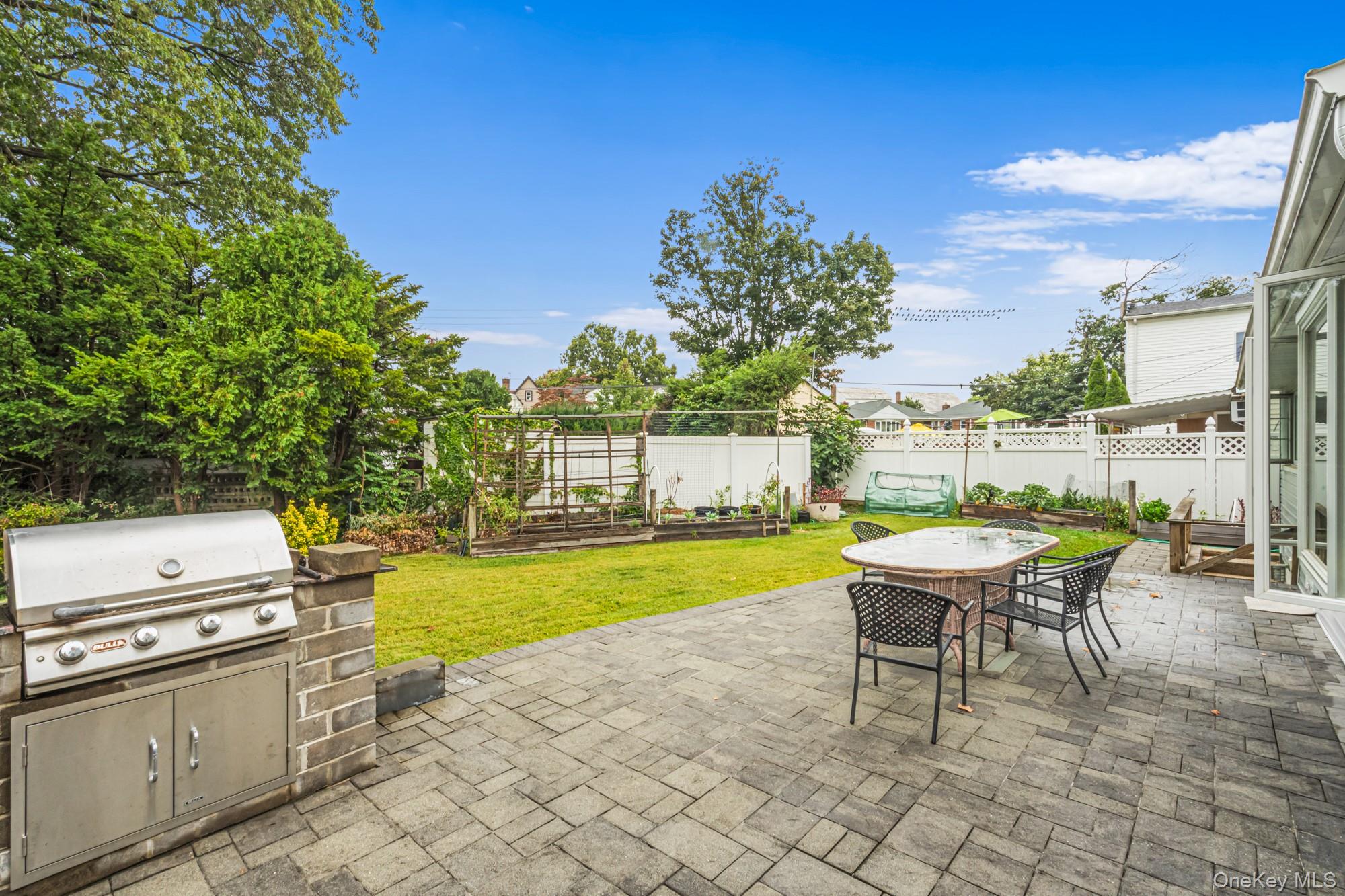 27-22 Bayside Lane