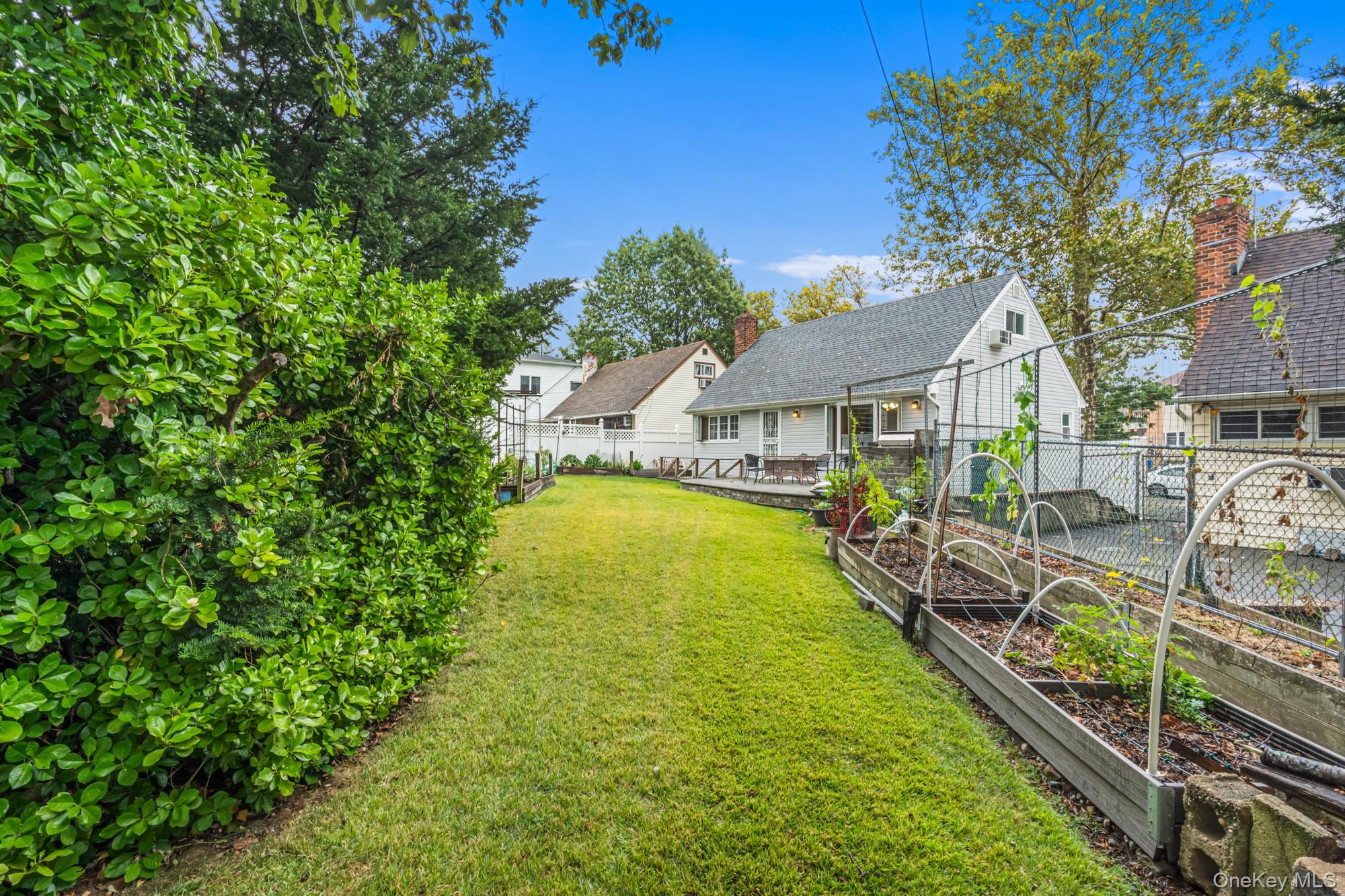27-22 Bayside Lane