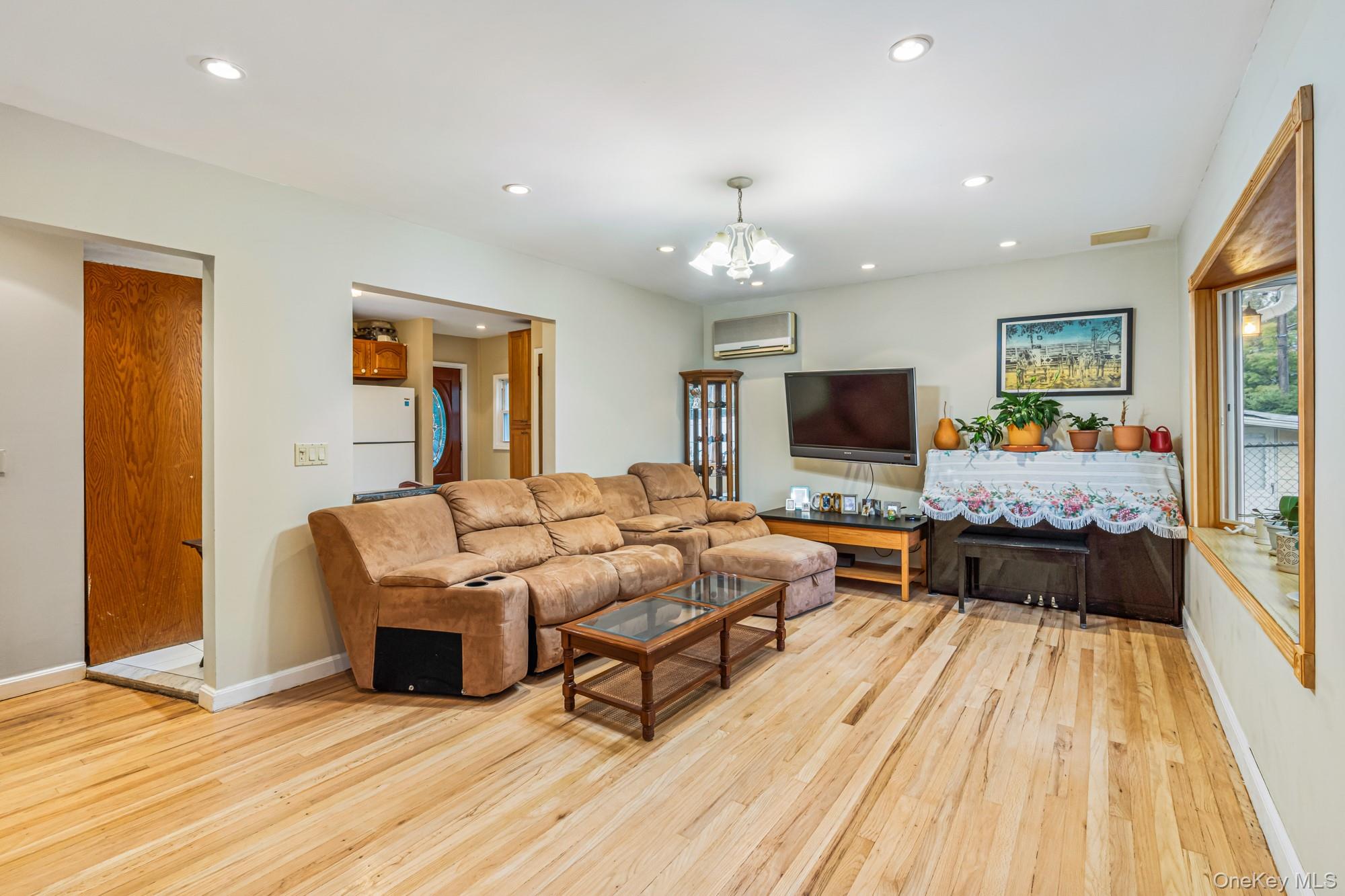 27-22 Bayside Lane
