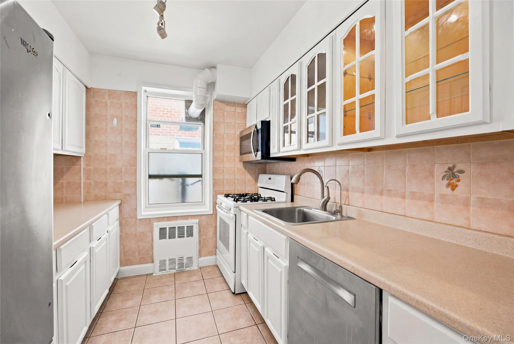 72-10 112 Street Unit: 6G