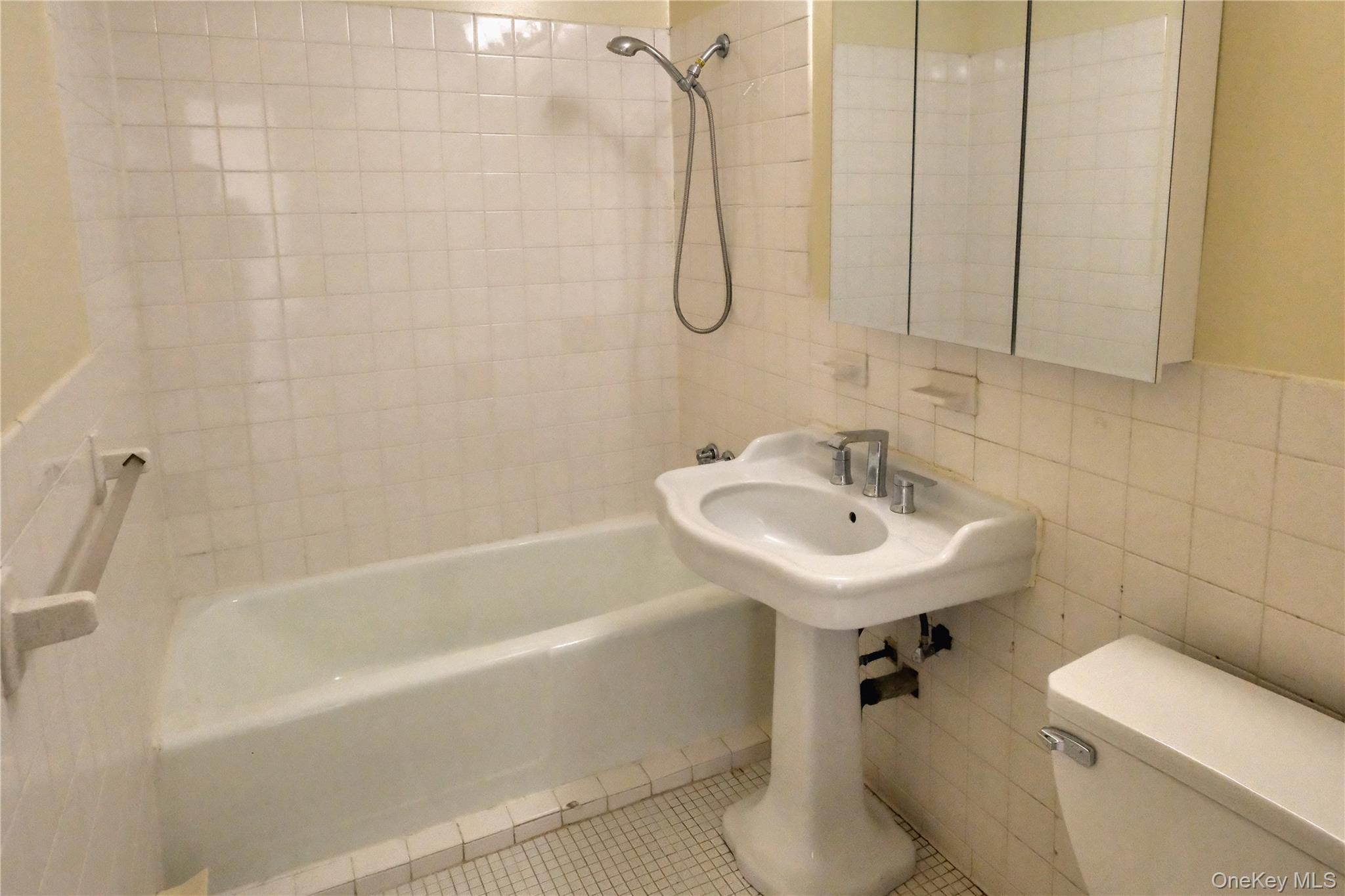 136-35 Maple Avenue Unit: 4E