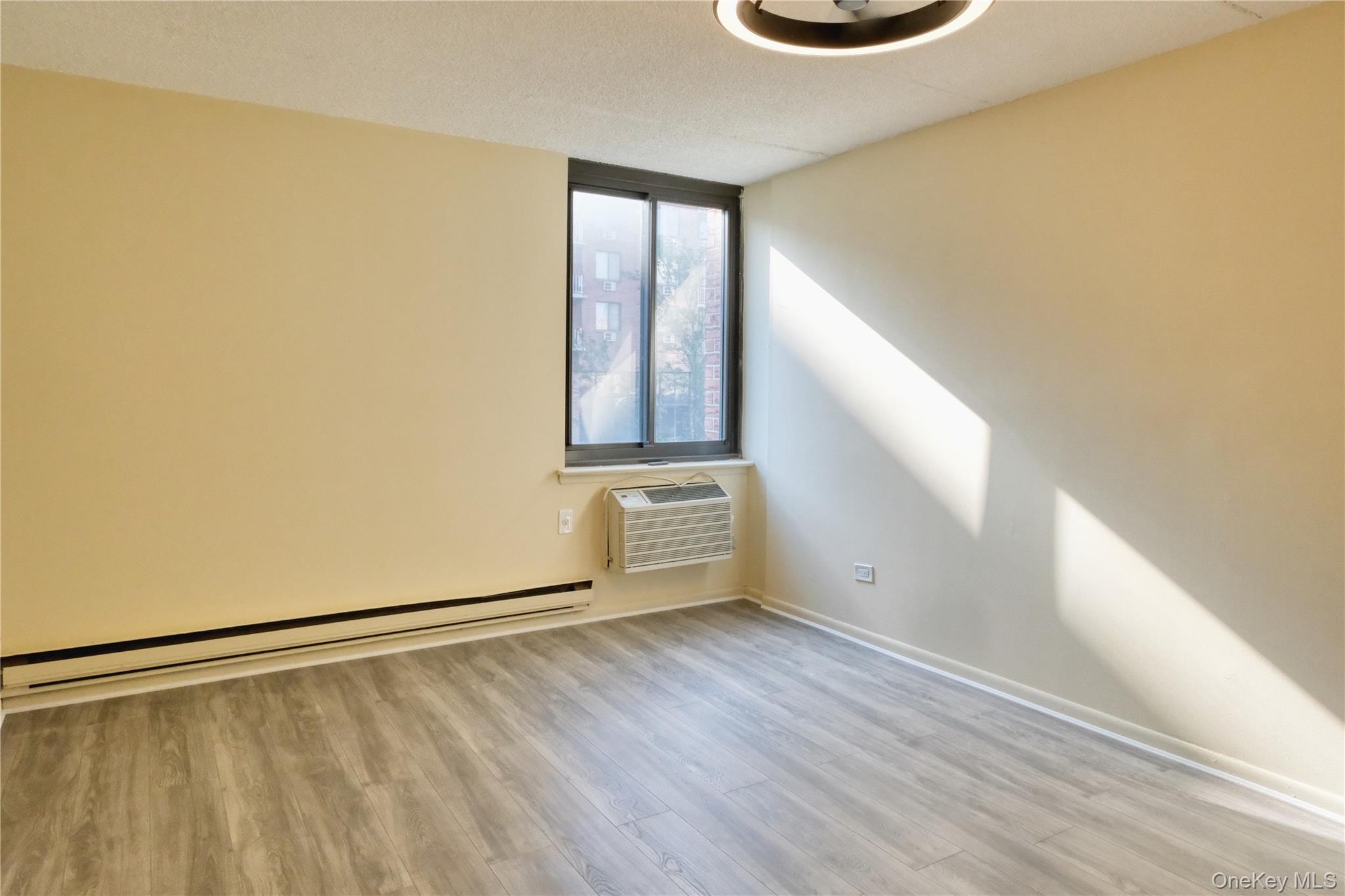 136-35 Maple Avenue Unit: 4E