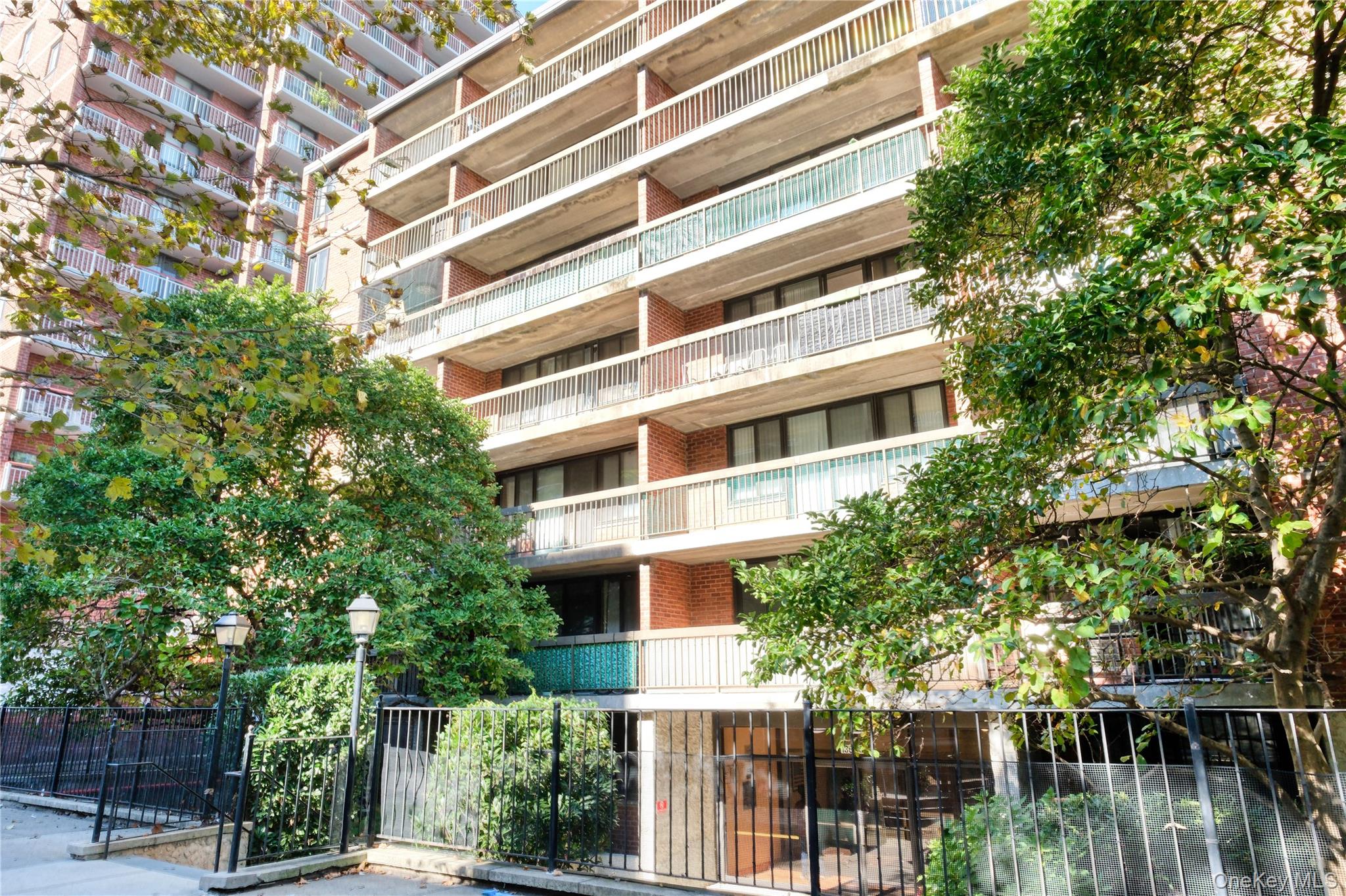 136-35 Maple Avenue Unit: 4E