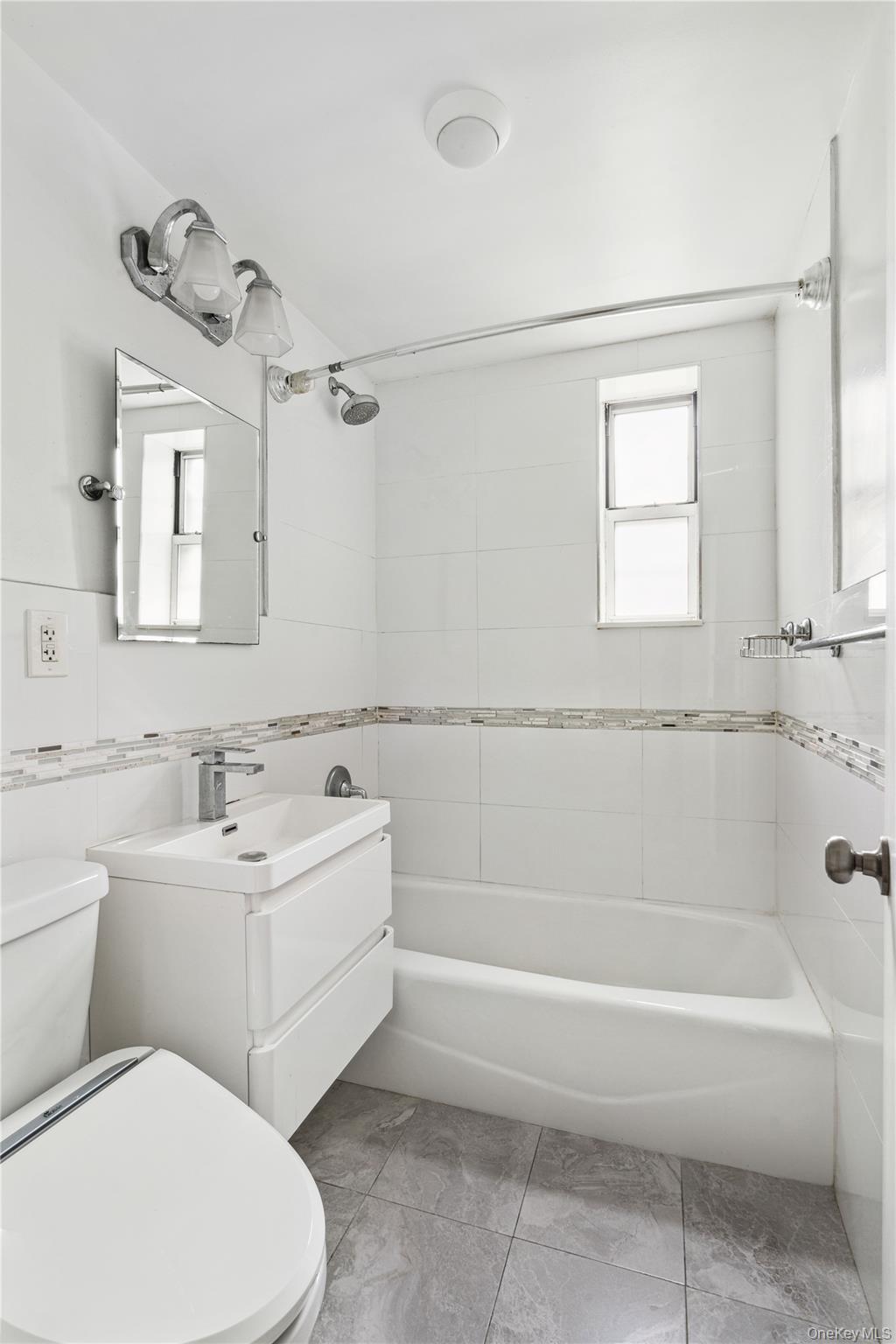 72-81 113th Streets Unit: 3V