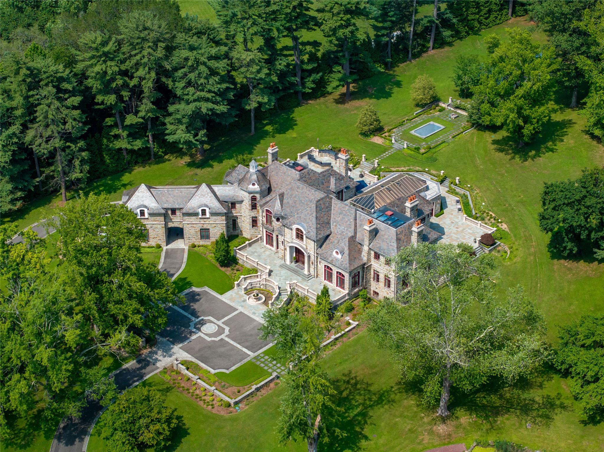 102 Horseshoe Road