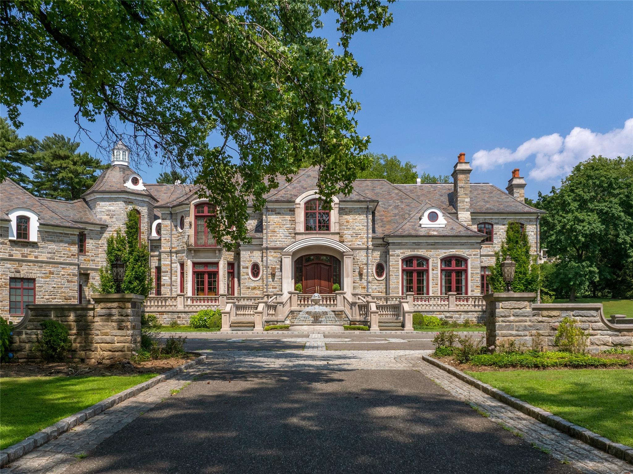 102 Horseshoe Road