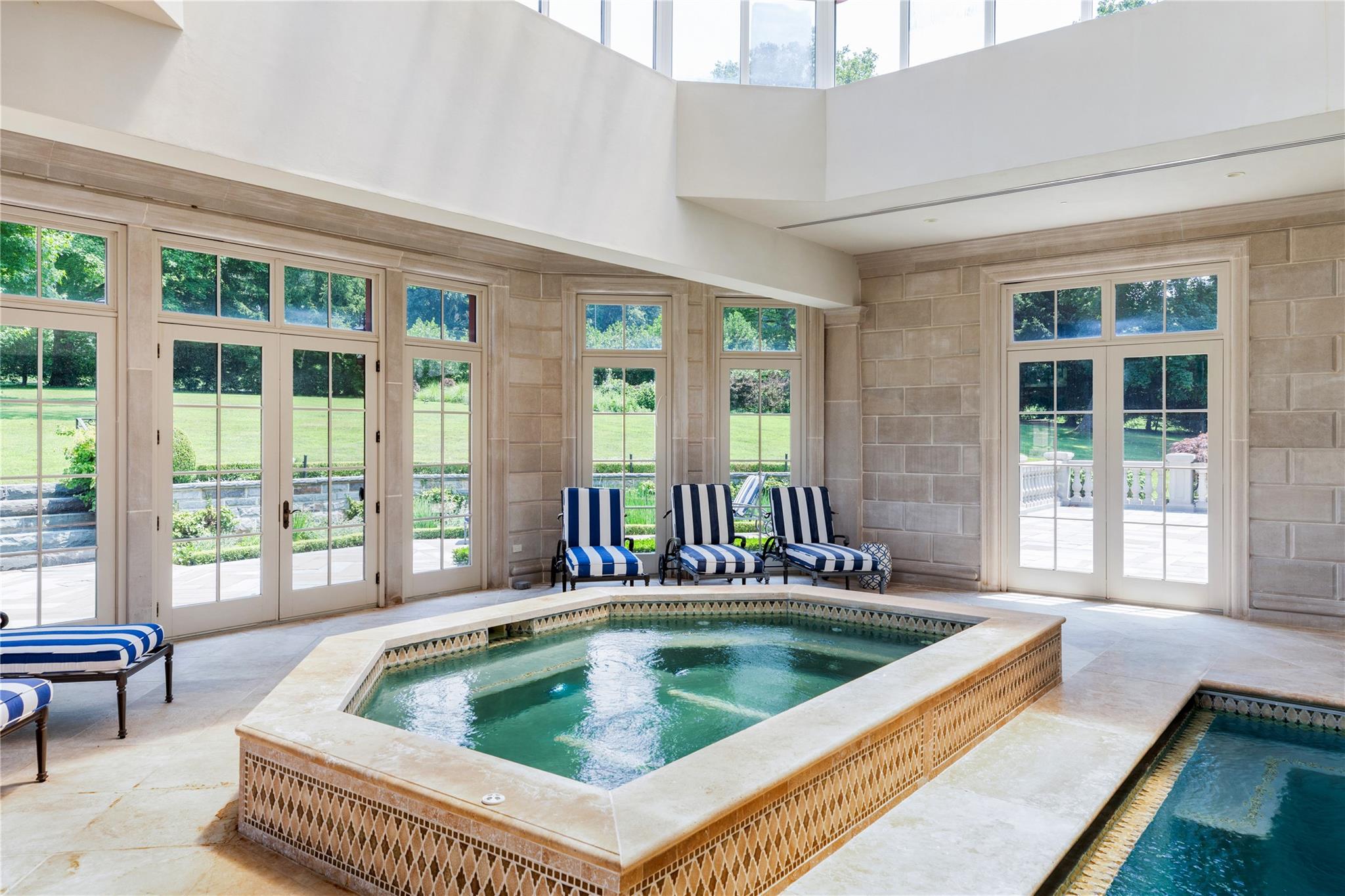 102 Horseshoe Road