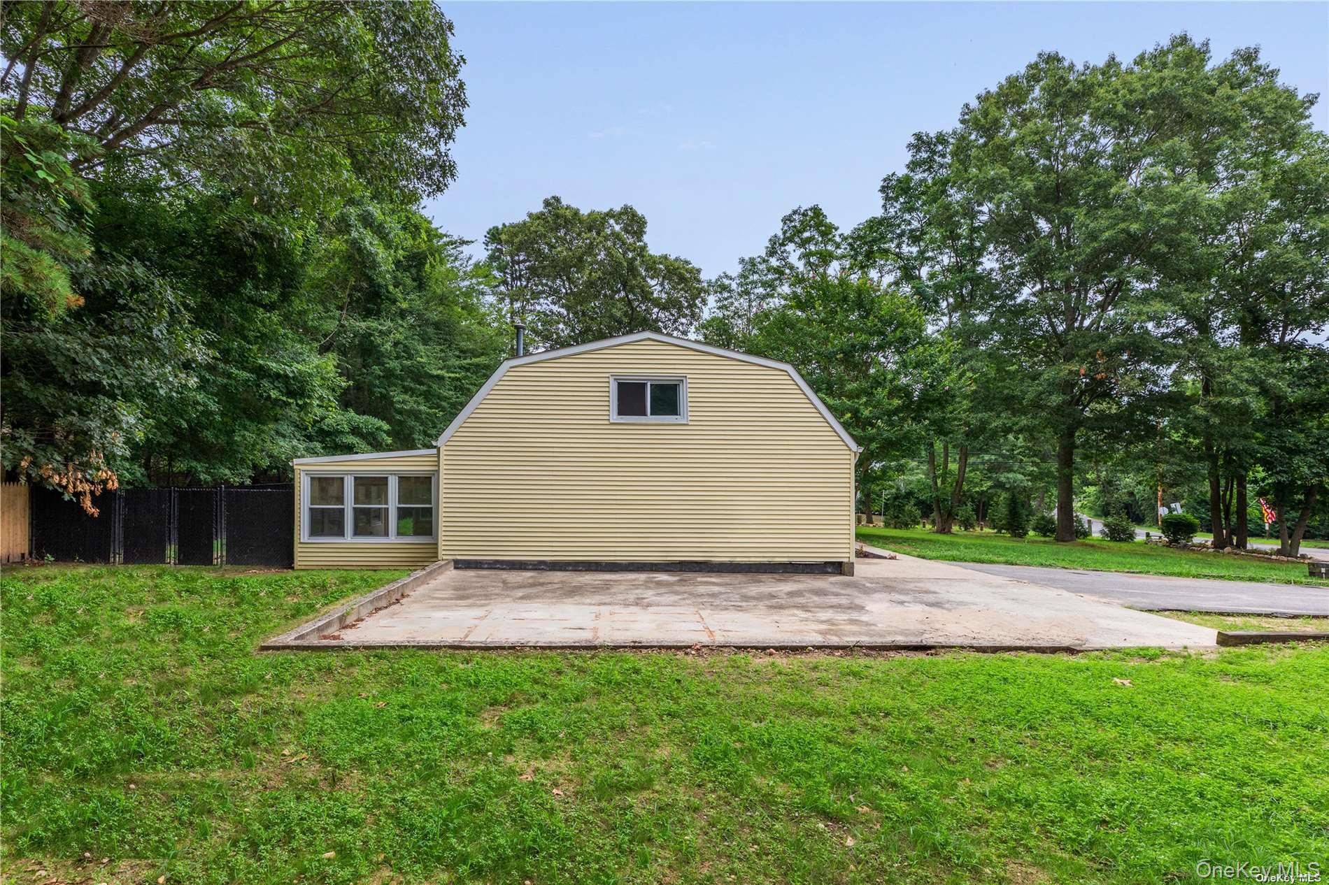 110 E Bartlett Road