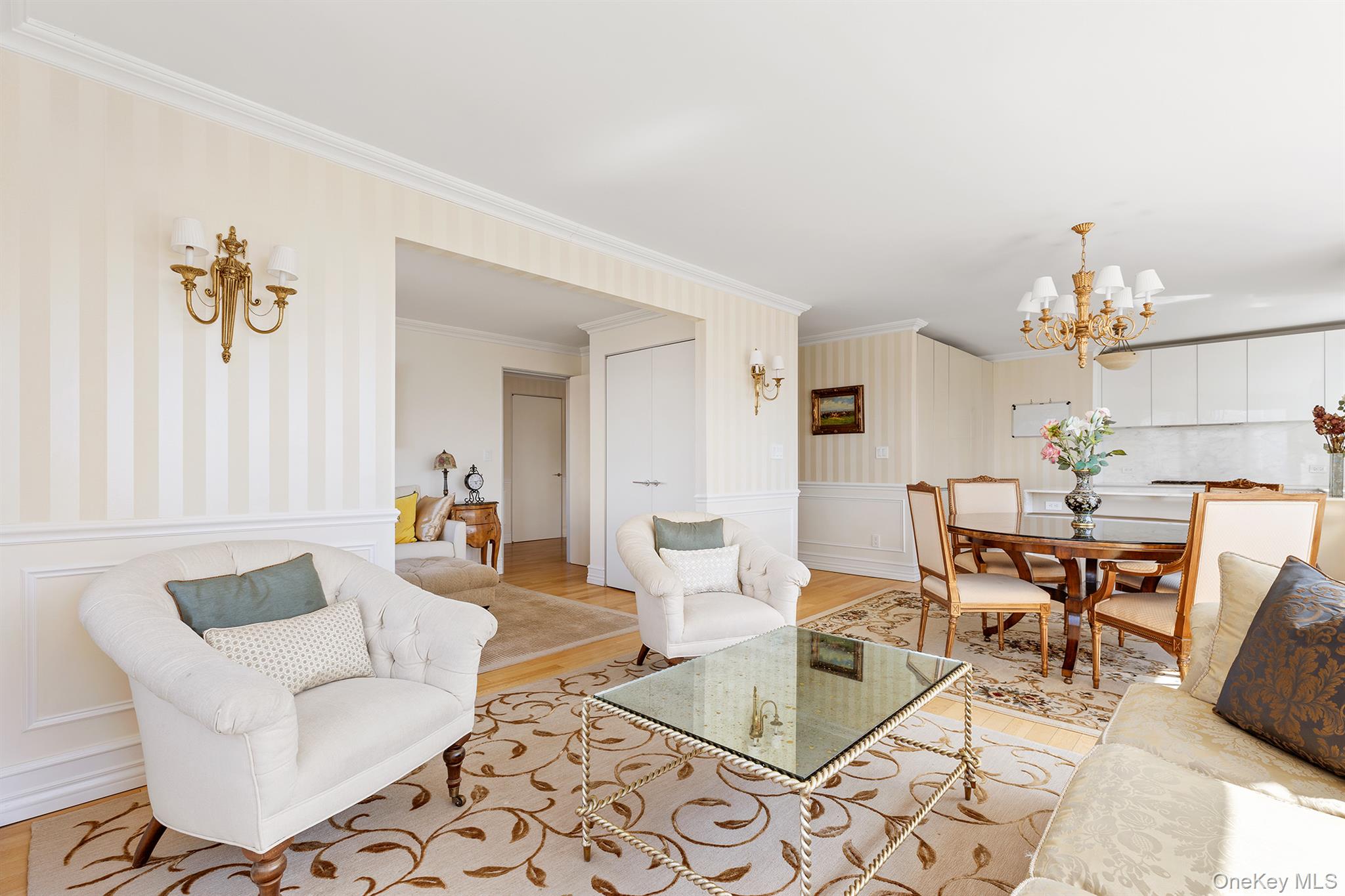 322 W 57th Street Unit: 33U