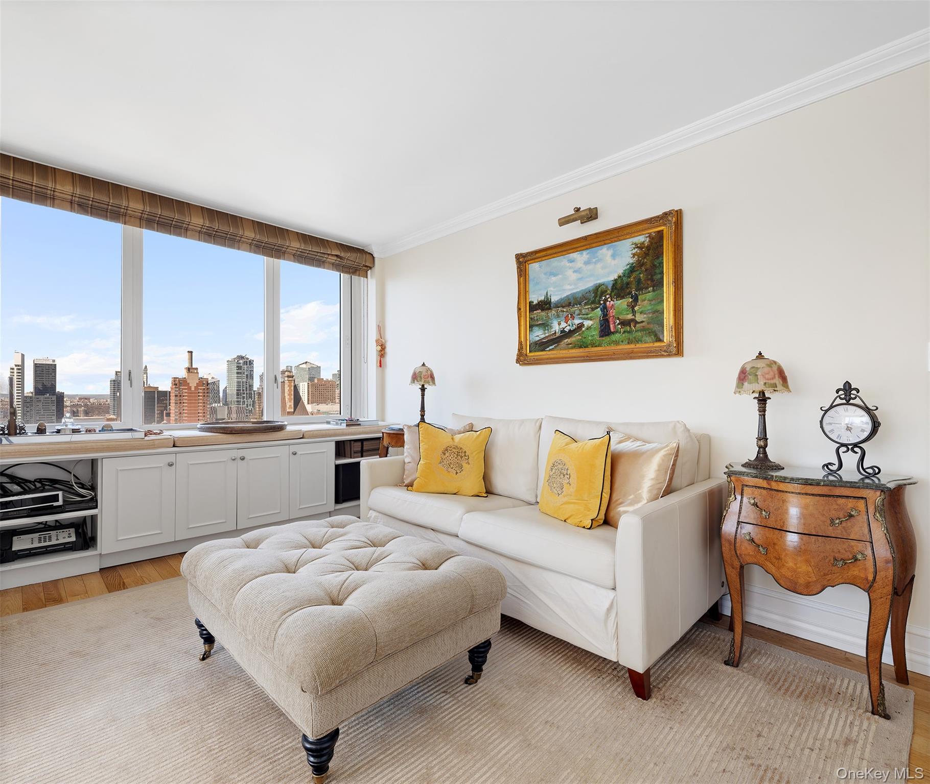 322 W 57th Street Unit: 33U