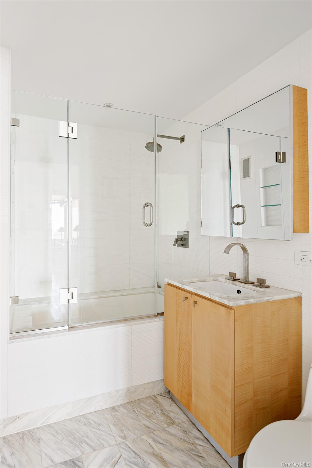 322 W 57th Street Unit: 33U