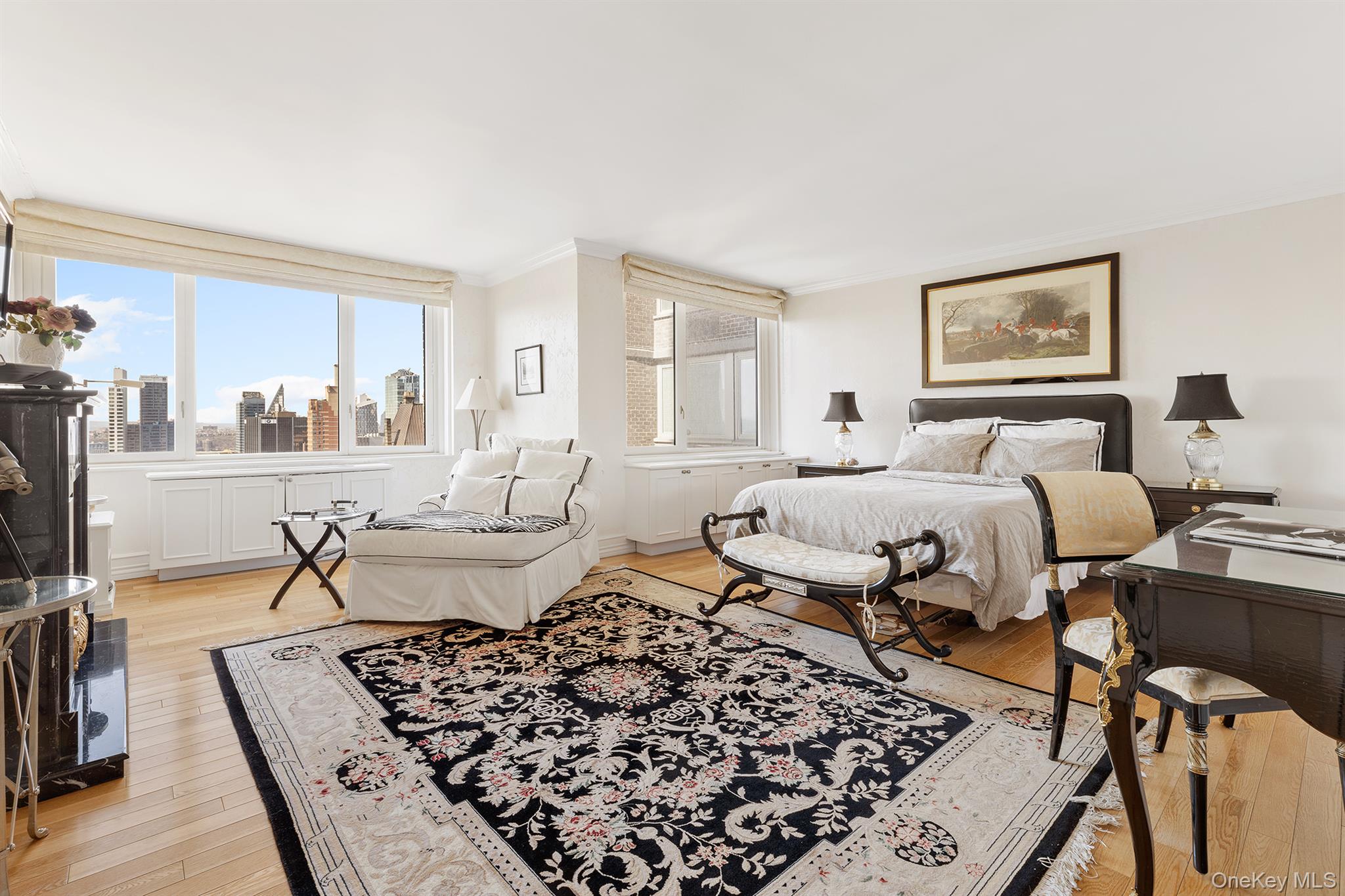 322 W 57th Street Unit: 33U