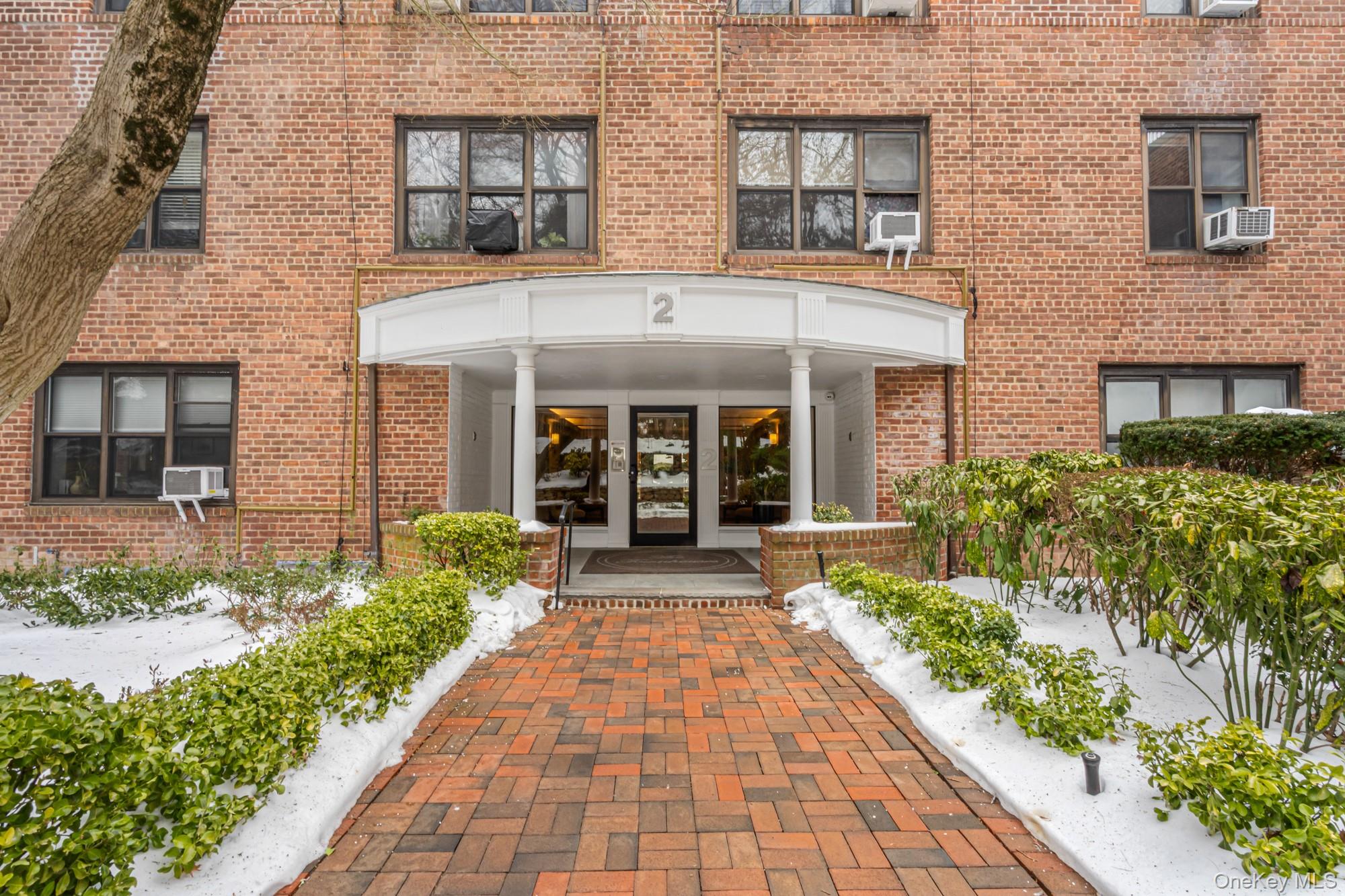 2 Townhouse Place Unit: 2L