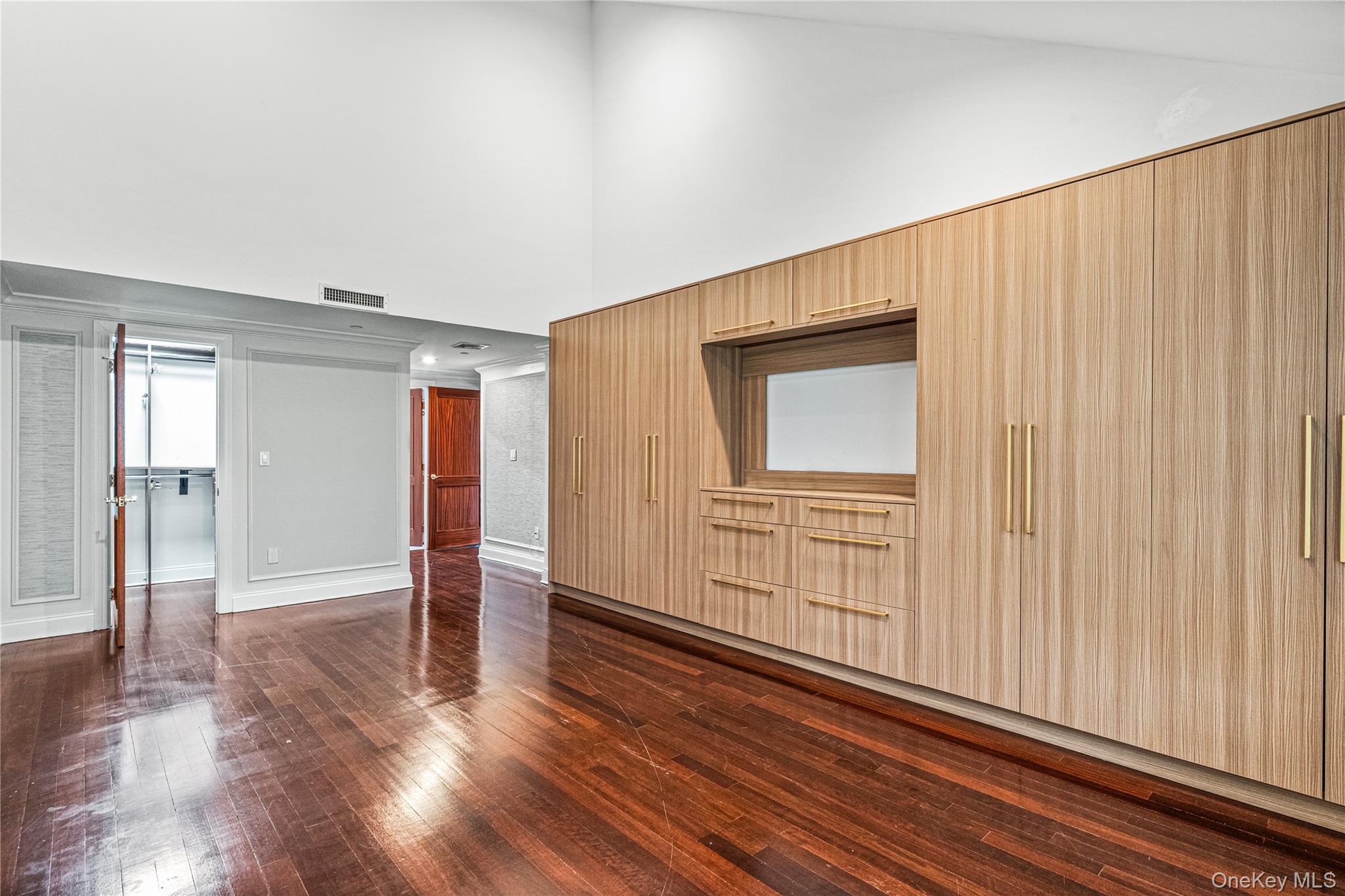 171 Great Neck Road Unit: 4R