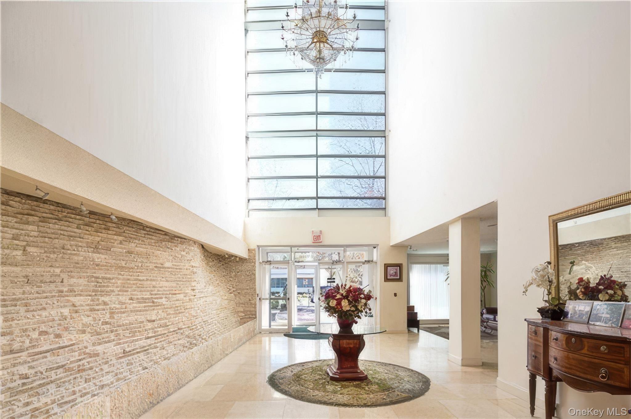 171 Great Neck Road Unit: 4R
