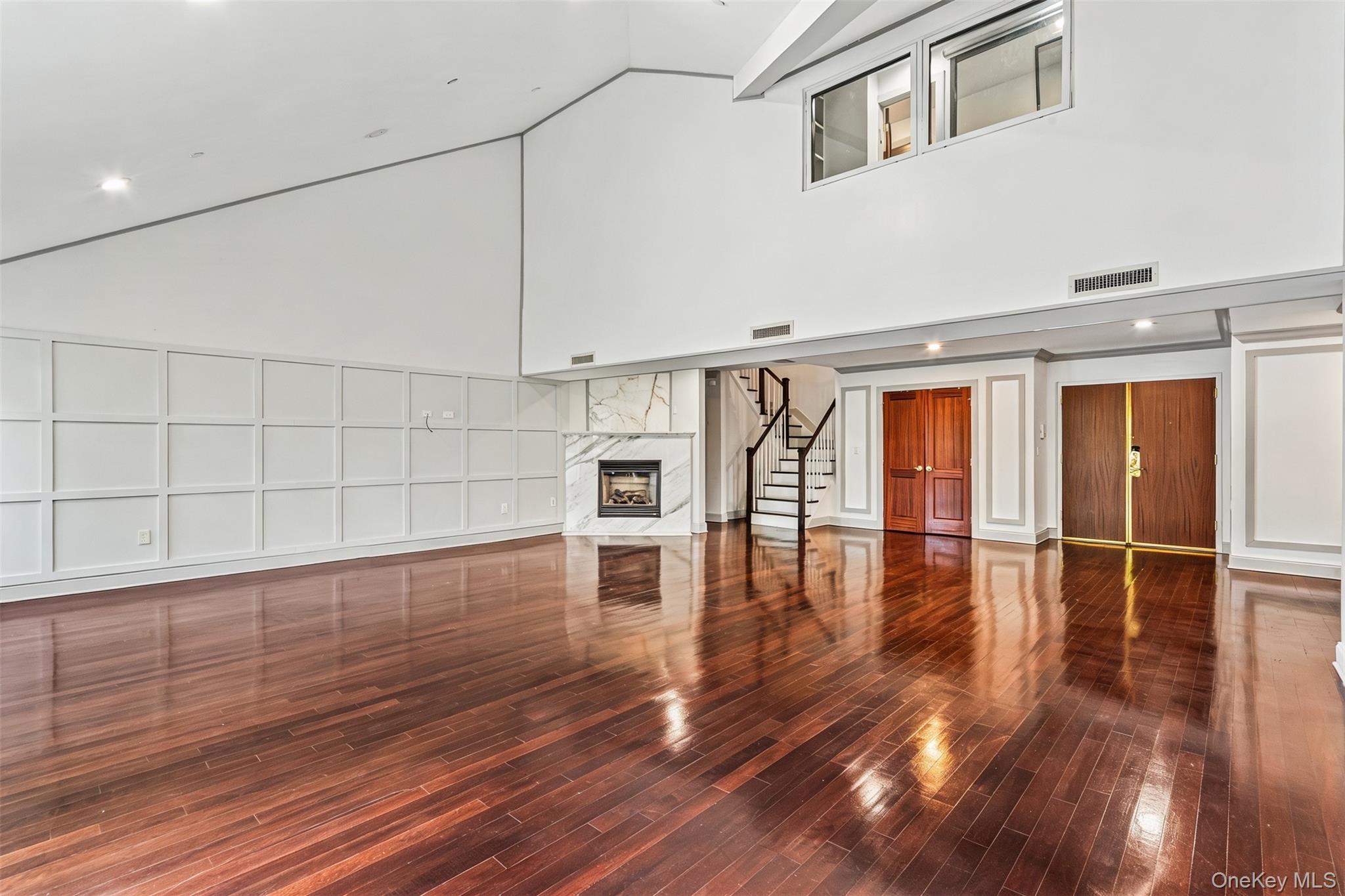 171 Great Neck Road Unit: 4R