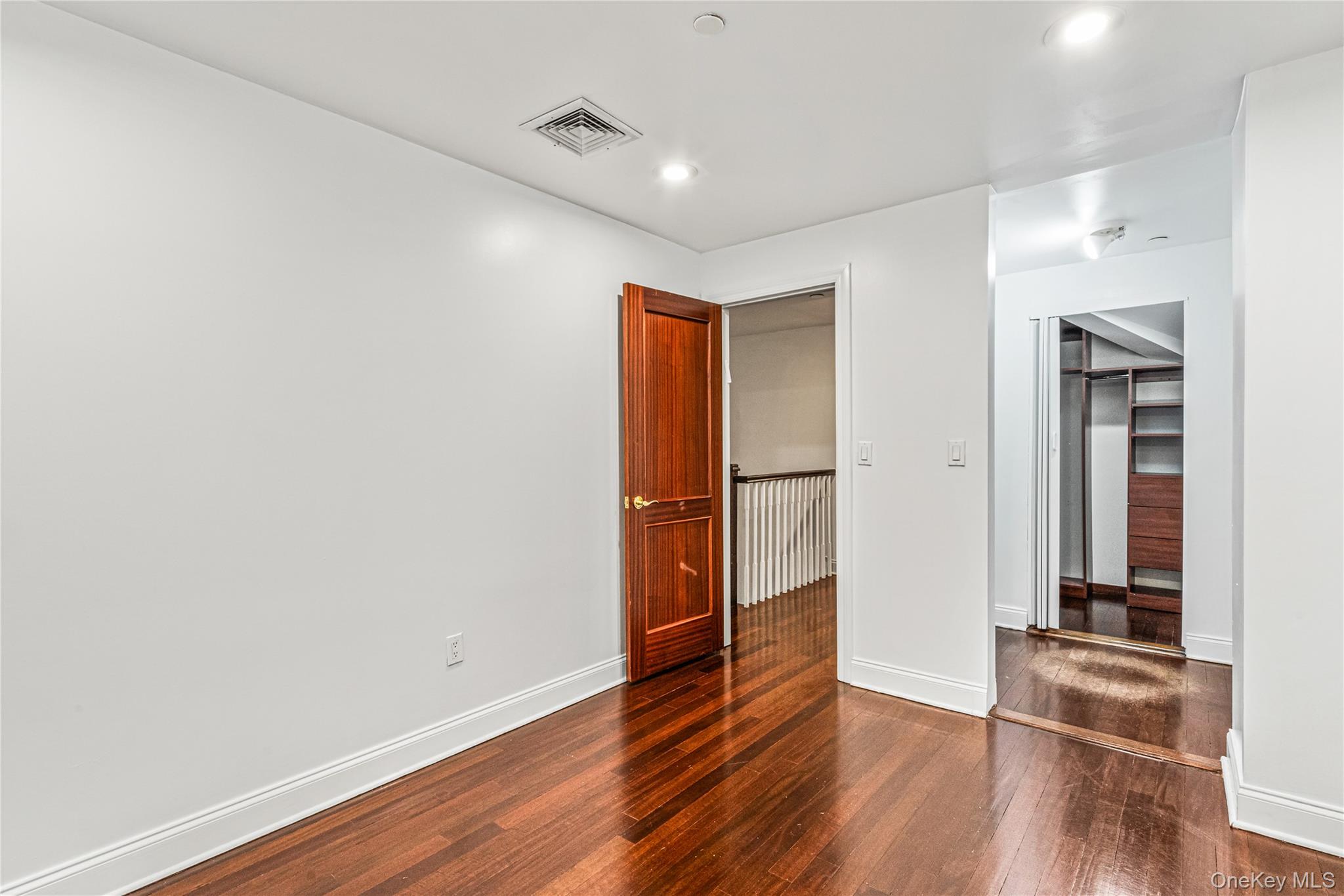 171 Great Neck Road Unit: 4R