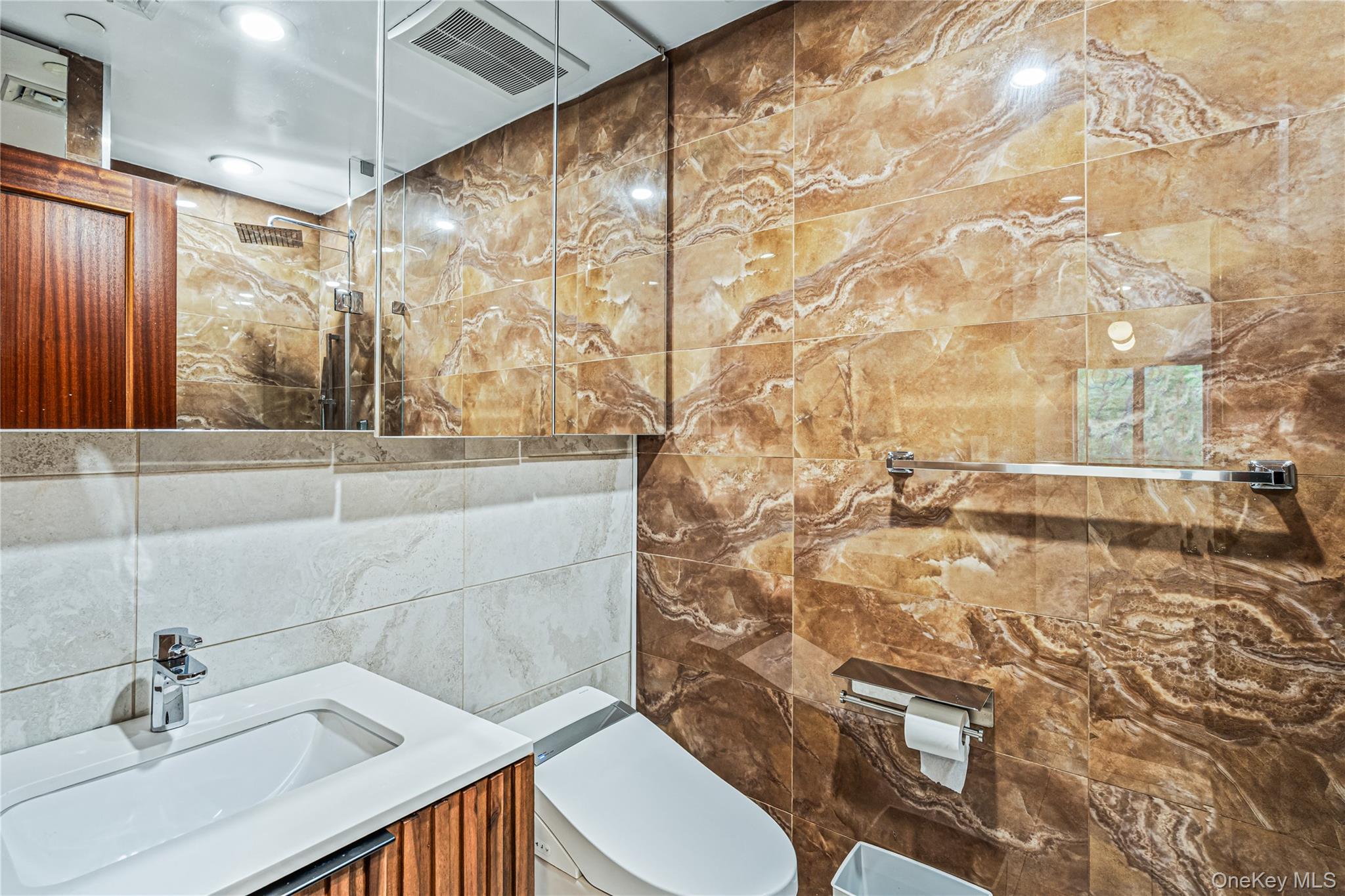 171 Great Neck Road Unit: 4R