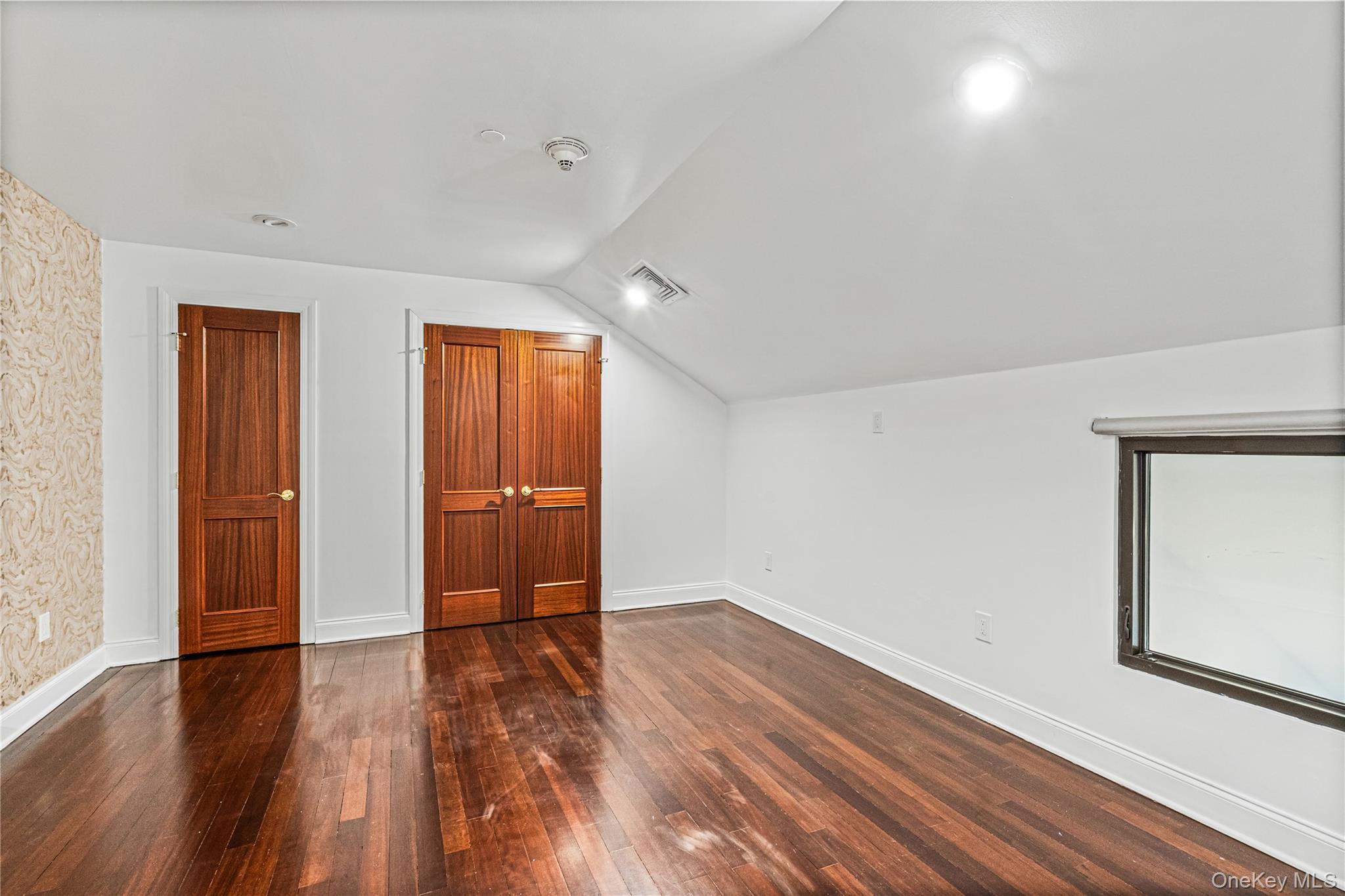 171 Great Neck Road Unit: 4R