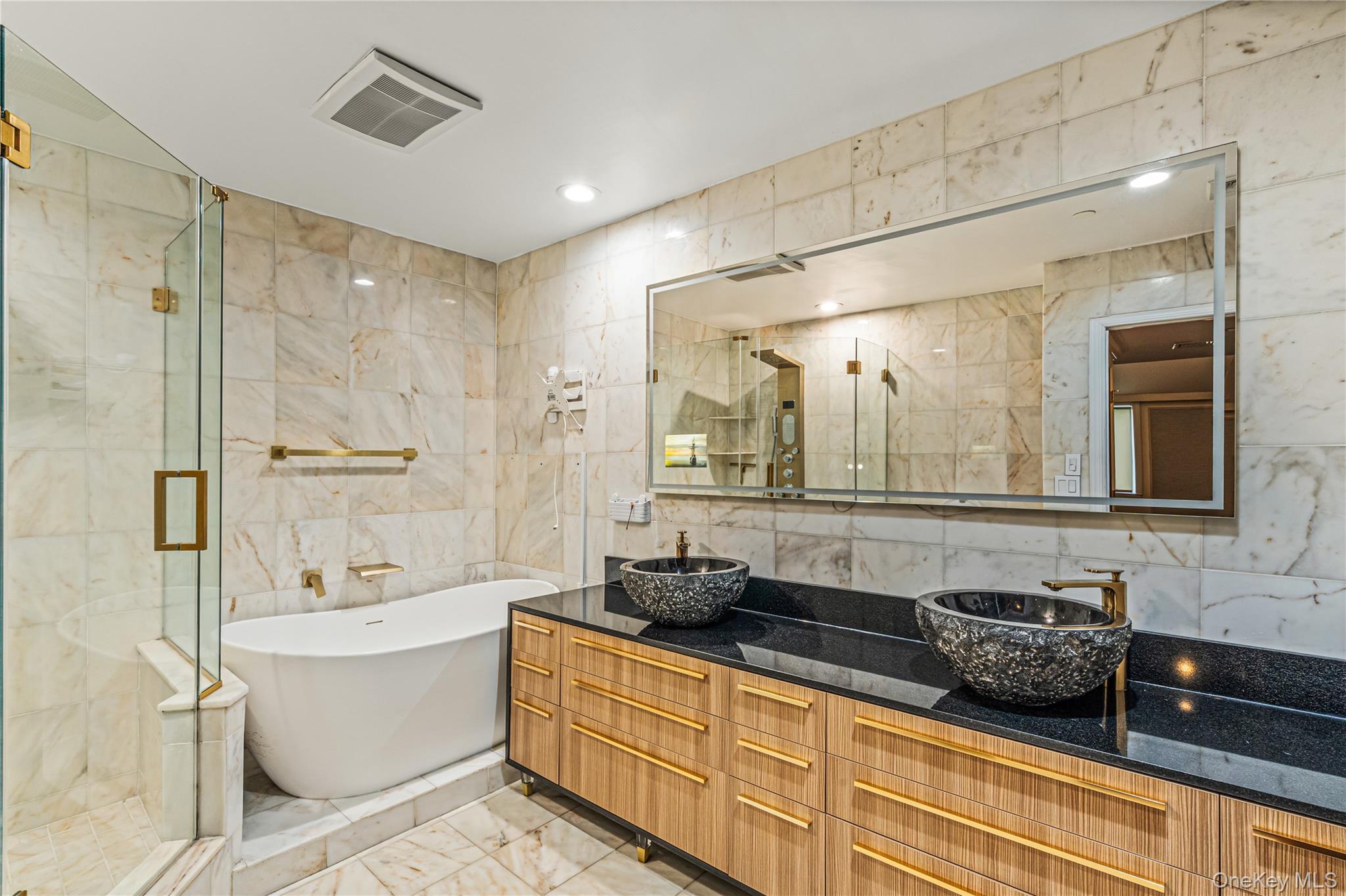 171 Great Neck Road Unit: 4R