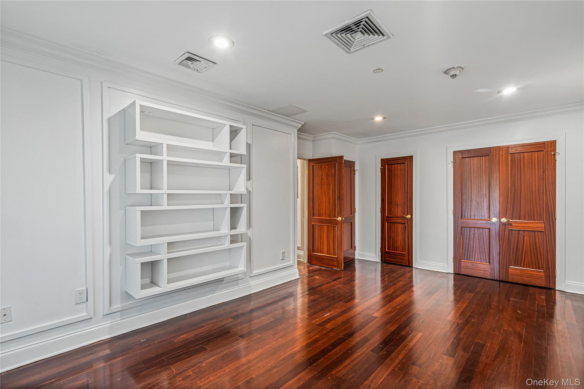 171 Great Neck Road Unit: 4R