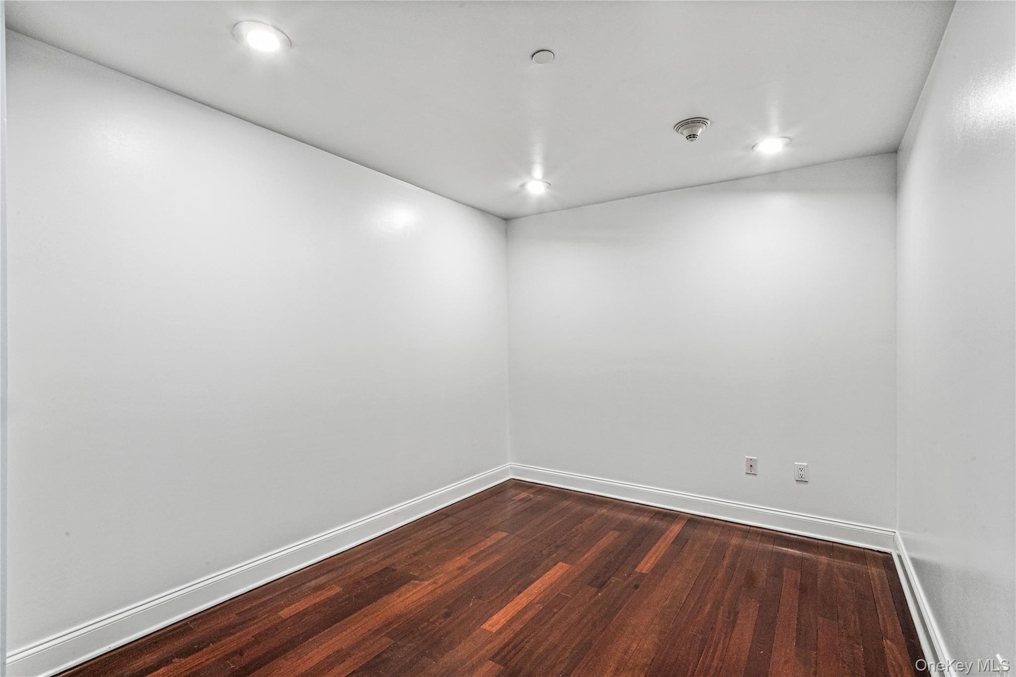 171 Great Neck Road Unit: 4R