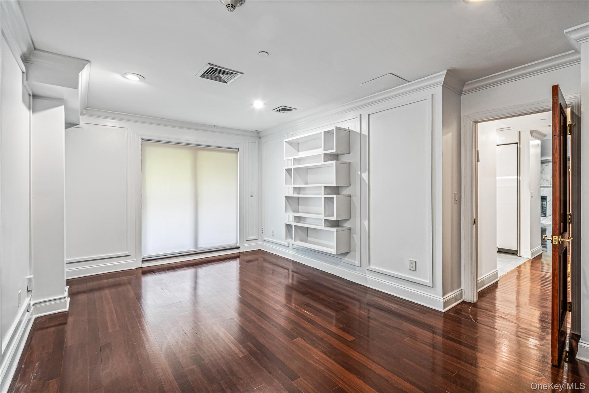 171 Great Neck Road Unit: 4R