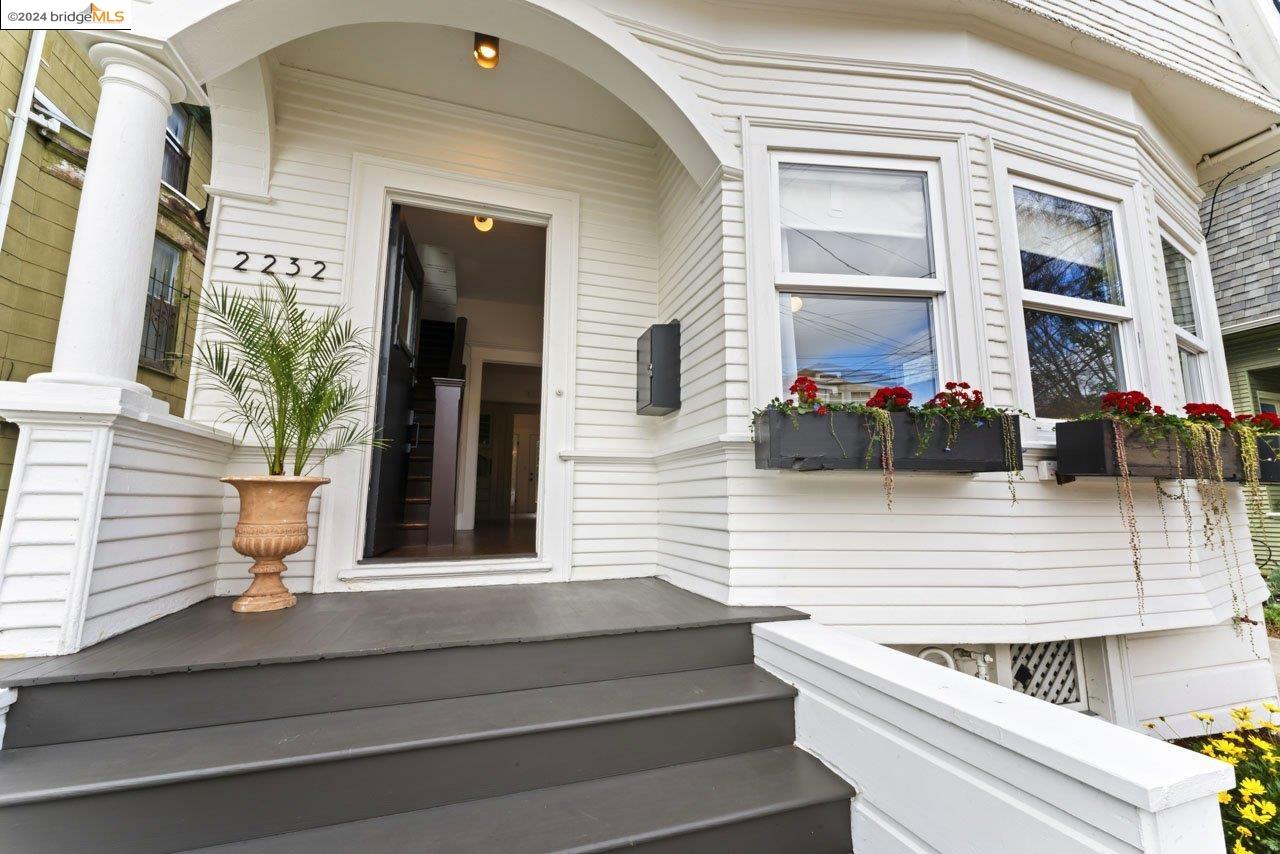 2232 8Th Ave