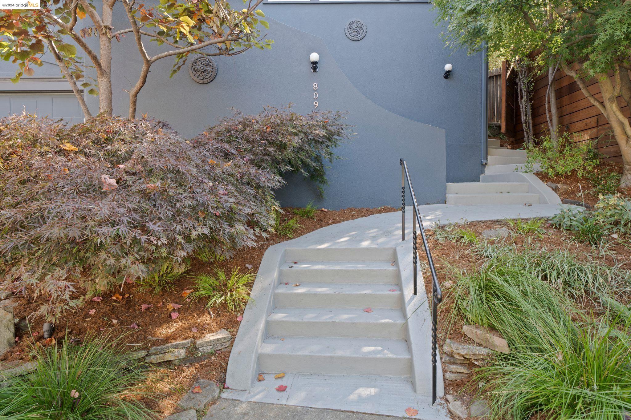 809 Walavista Ave