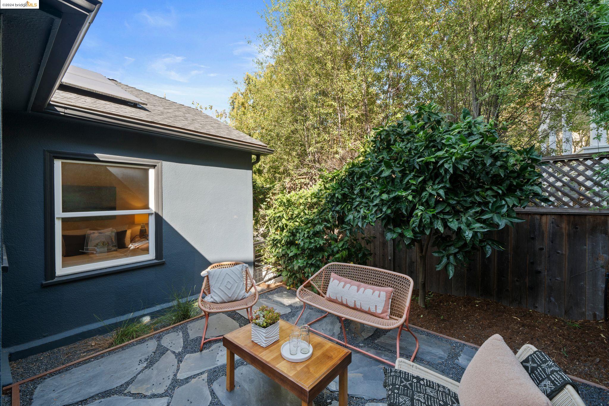 809 Walavista Ave