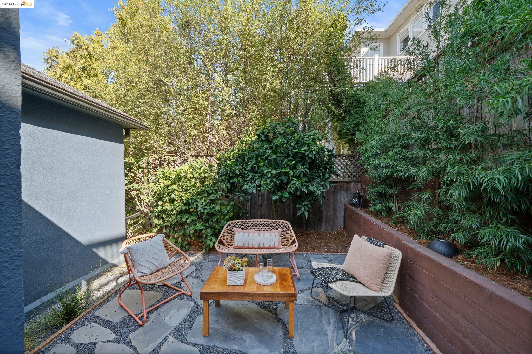 809 Walavista Ave