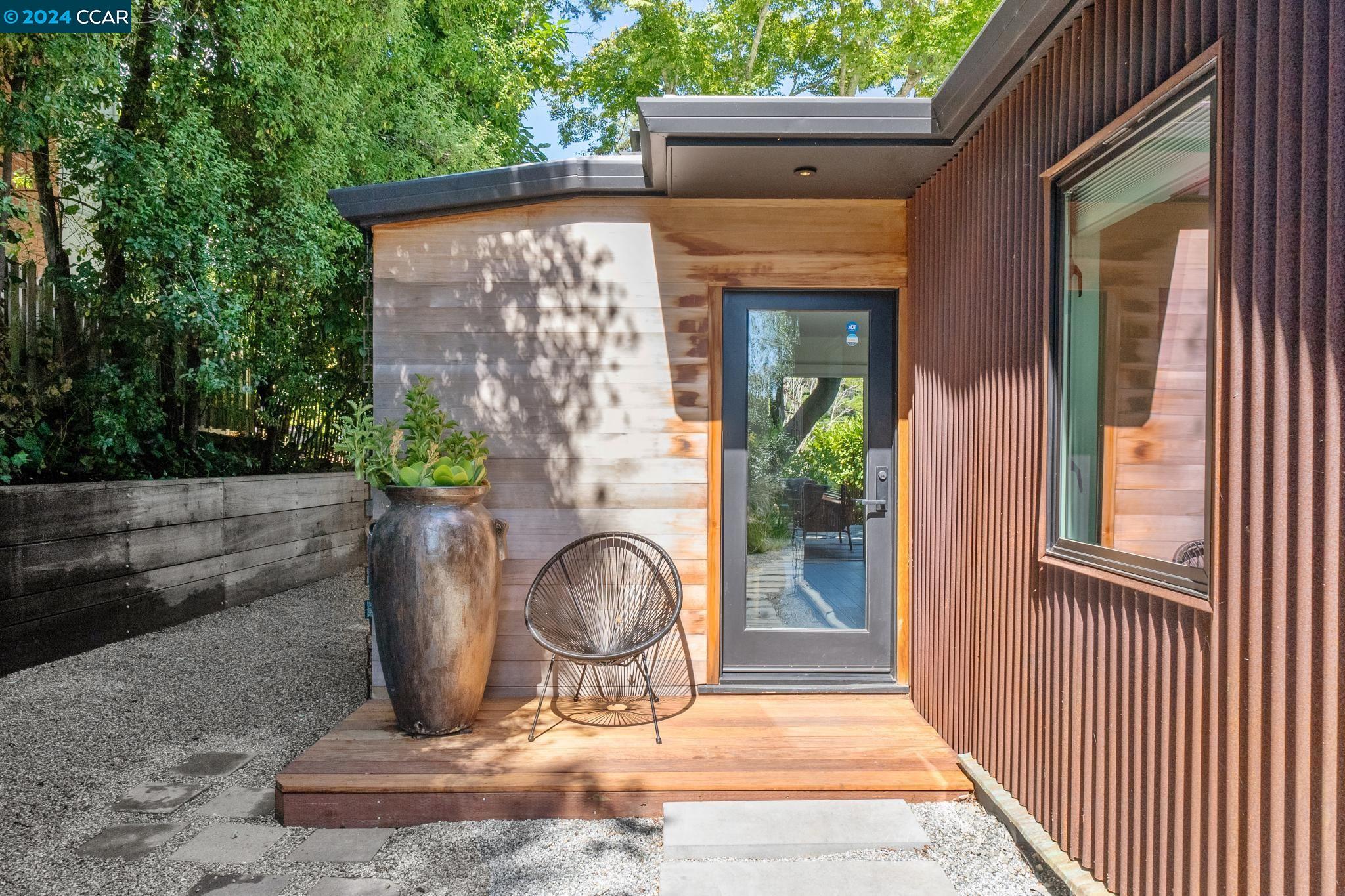 6915 Ridgewood Drive