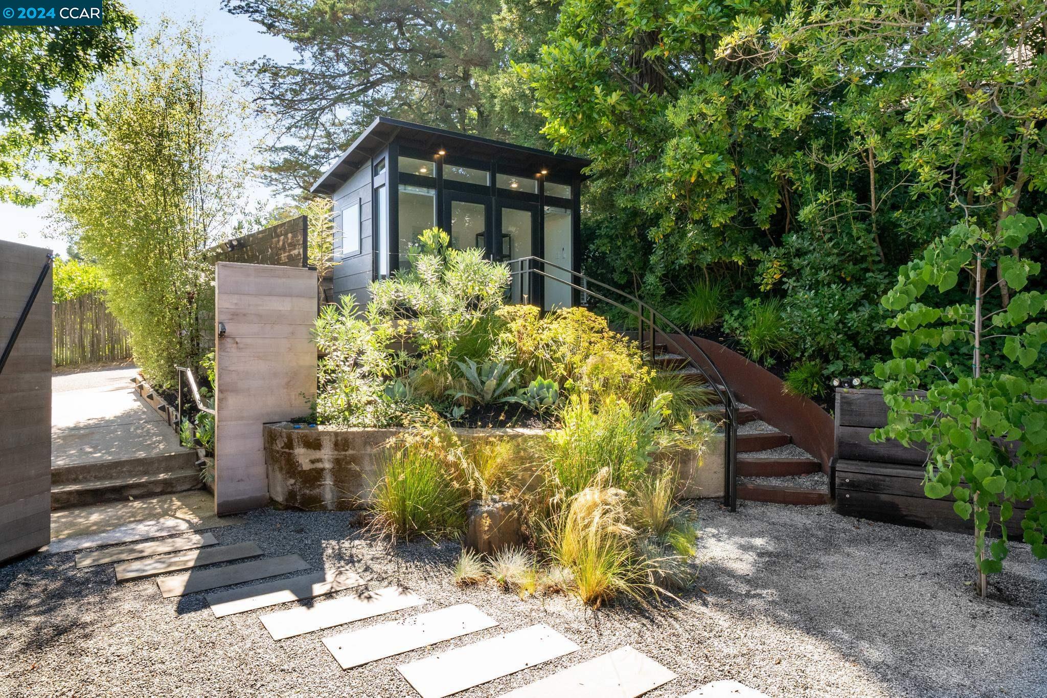 6915 Ridgewood Drive