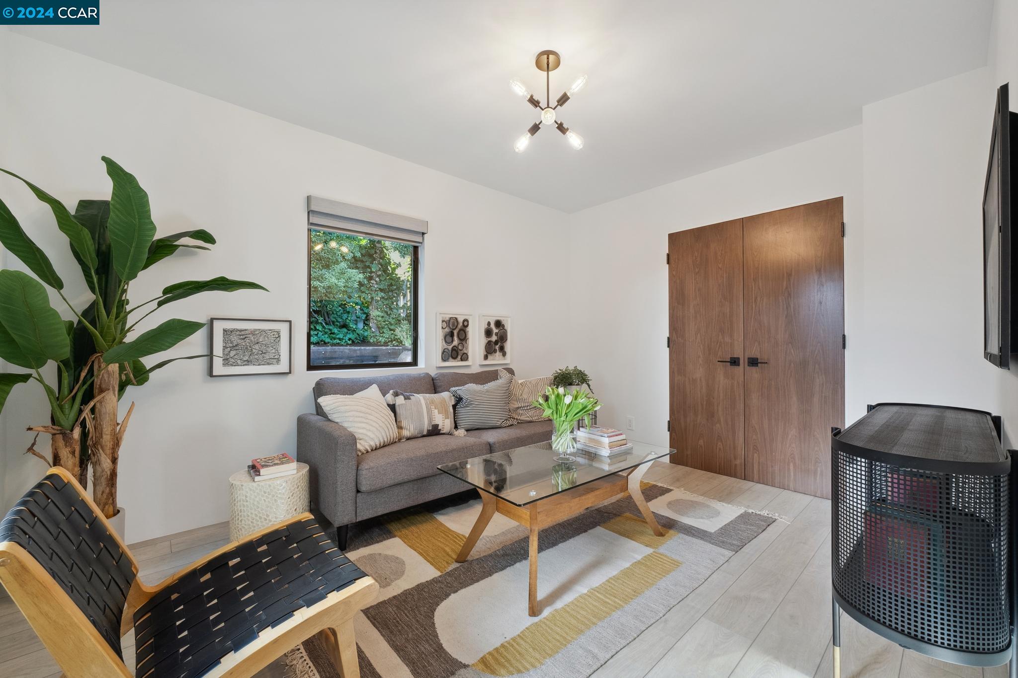 6915 Ridgewood Drive