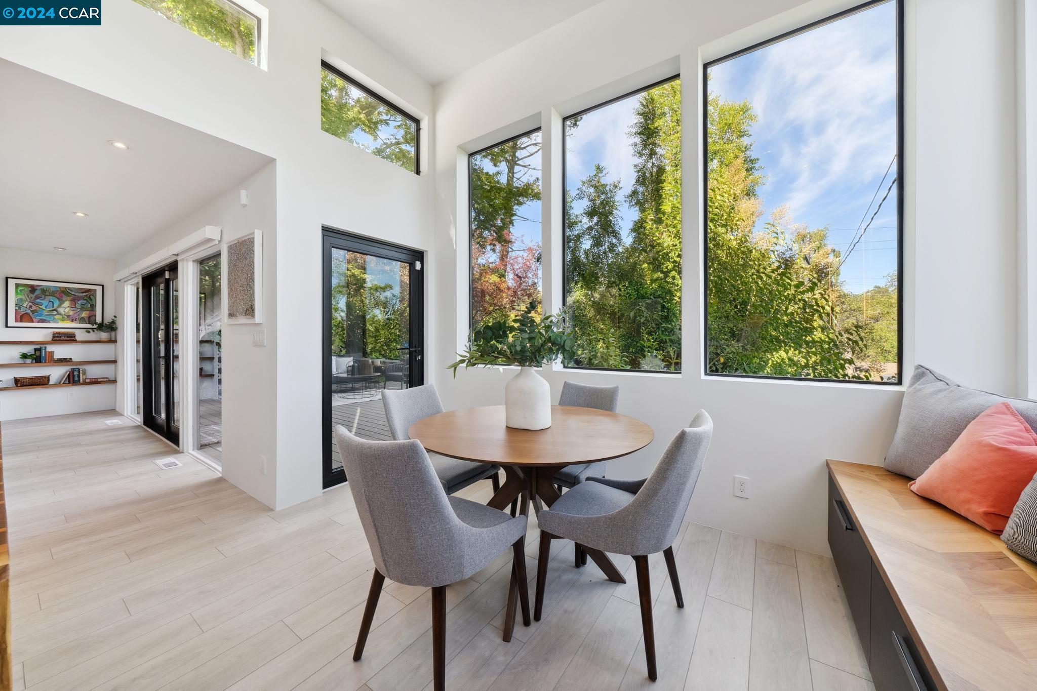 6915 Ridgewood Drive