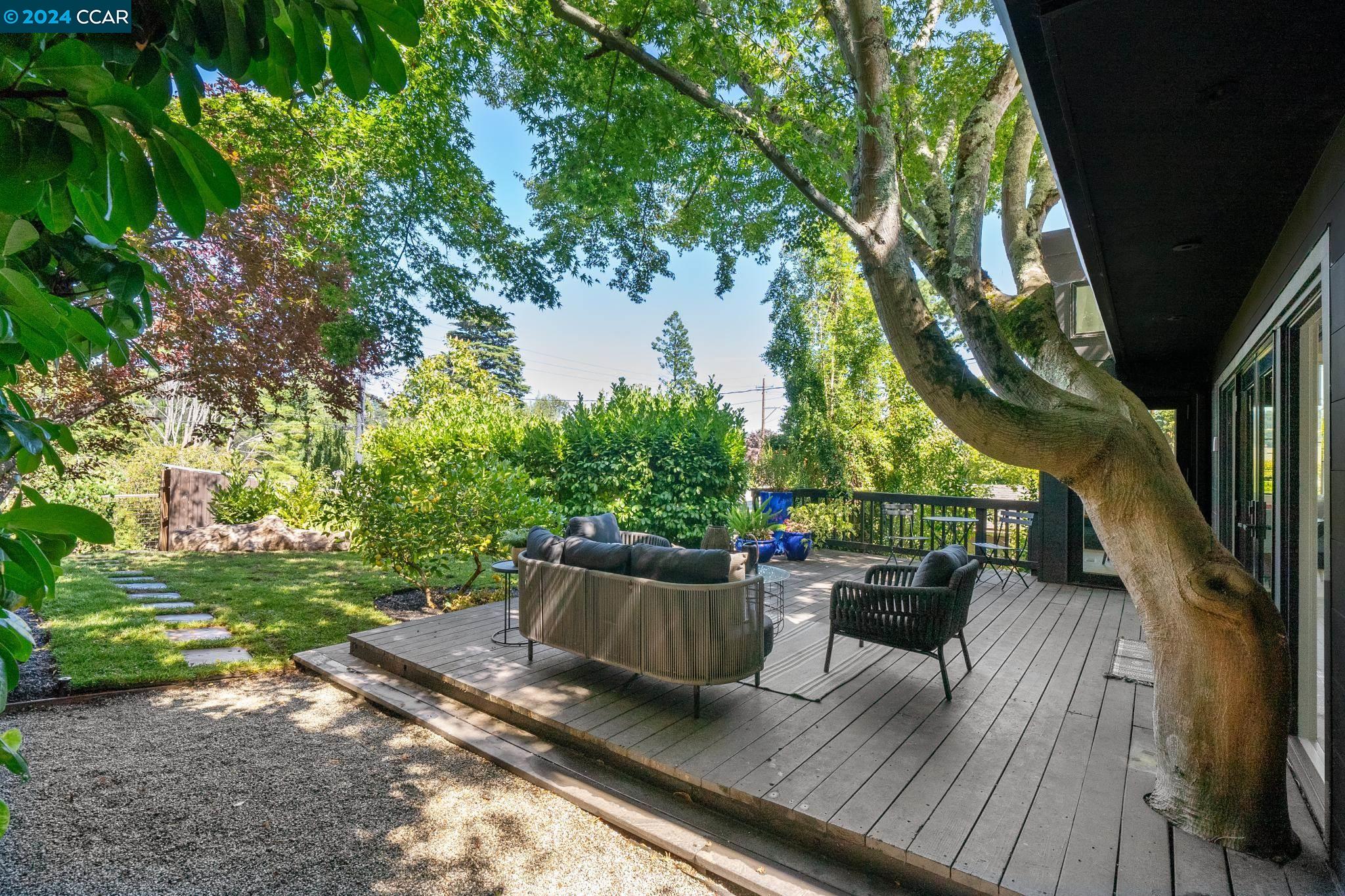 6915 Ridgewood Drive