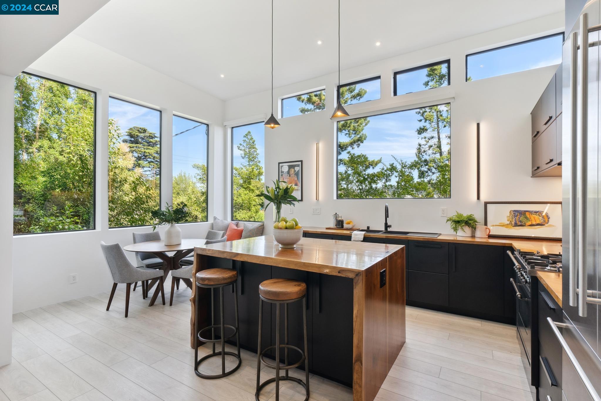 6915 Ridgewood Drive