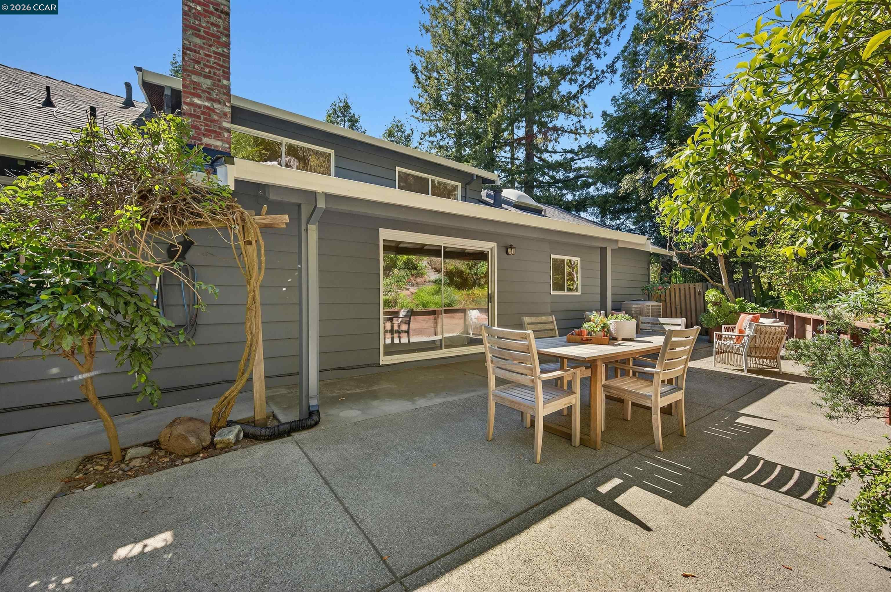 15 Crown Ct