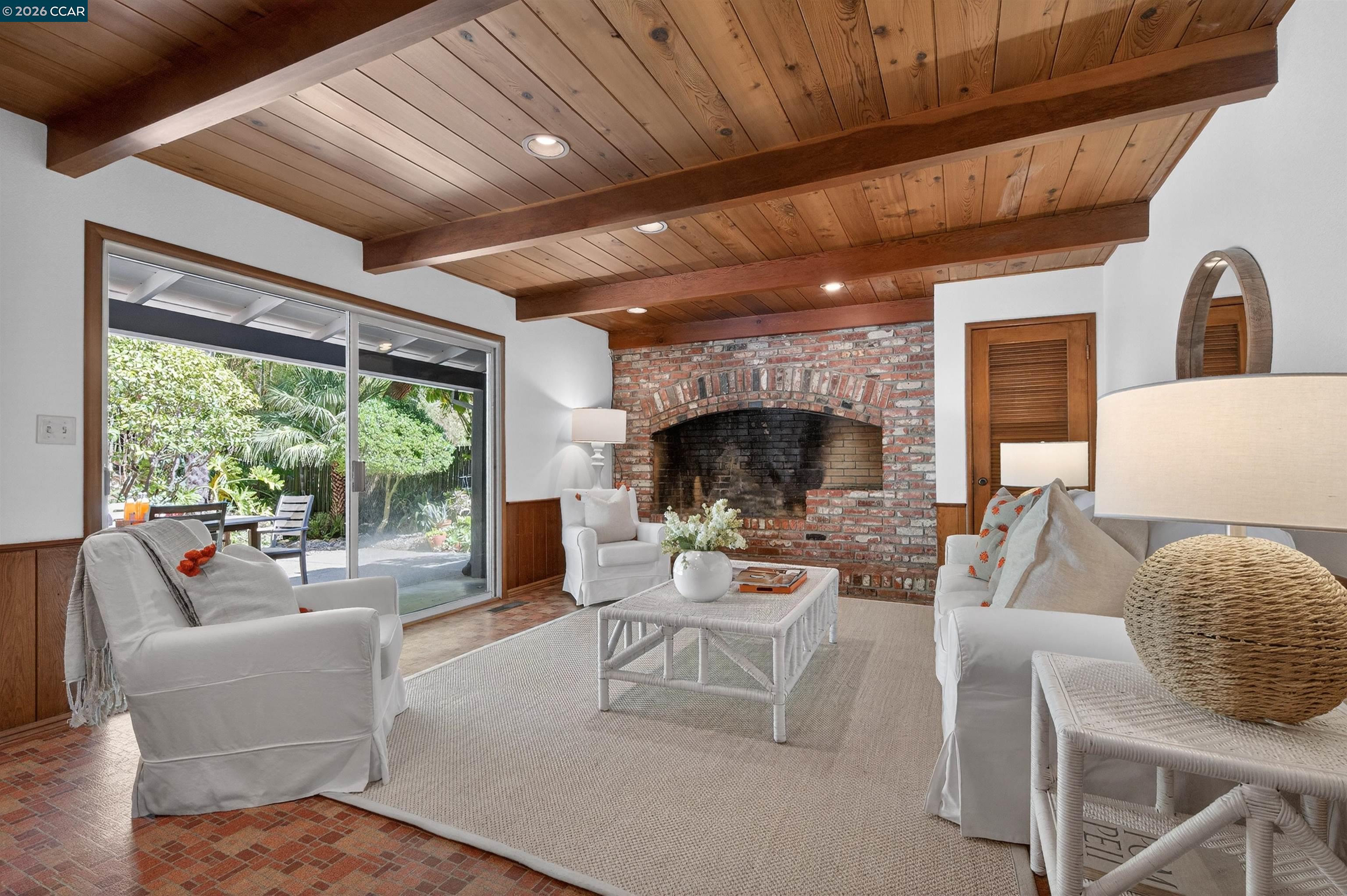 15 Crown Ct