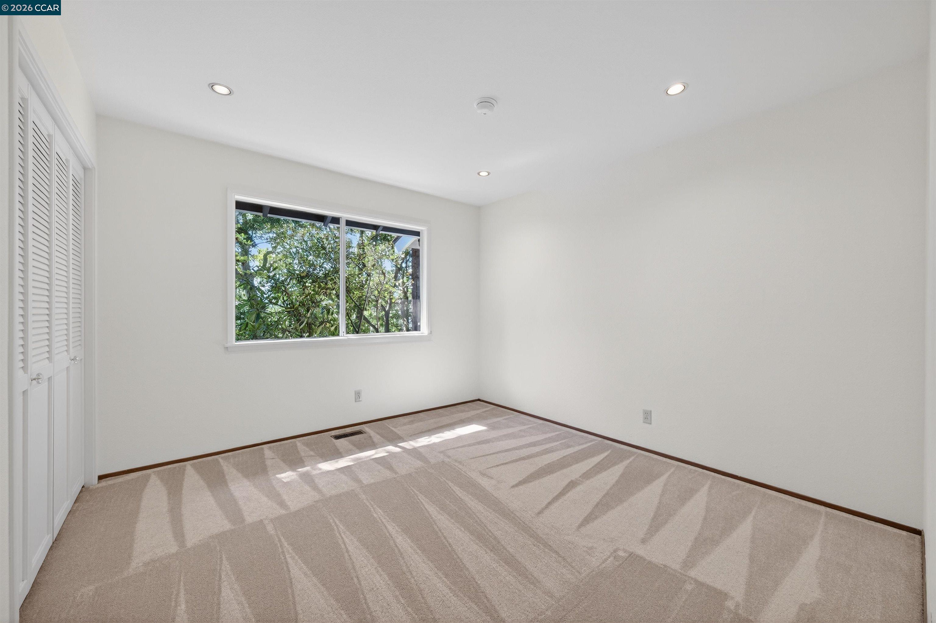 15 Crown Ct