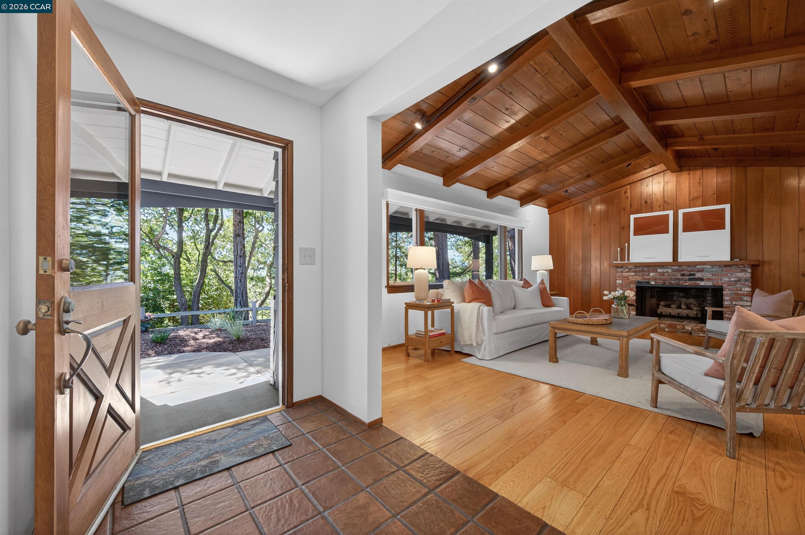 15 Crown Ct