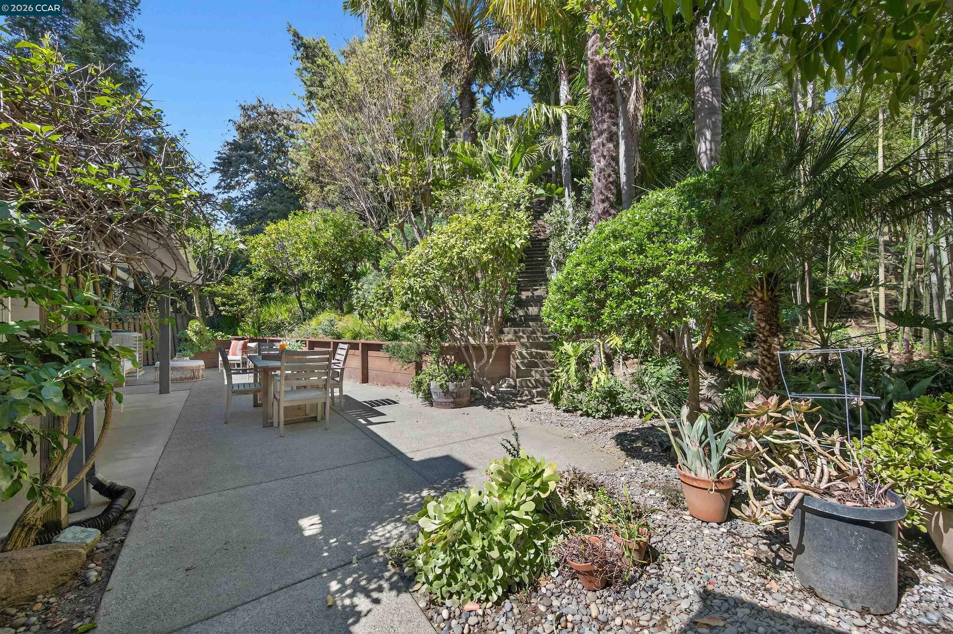 15 Crown Ct