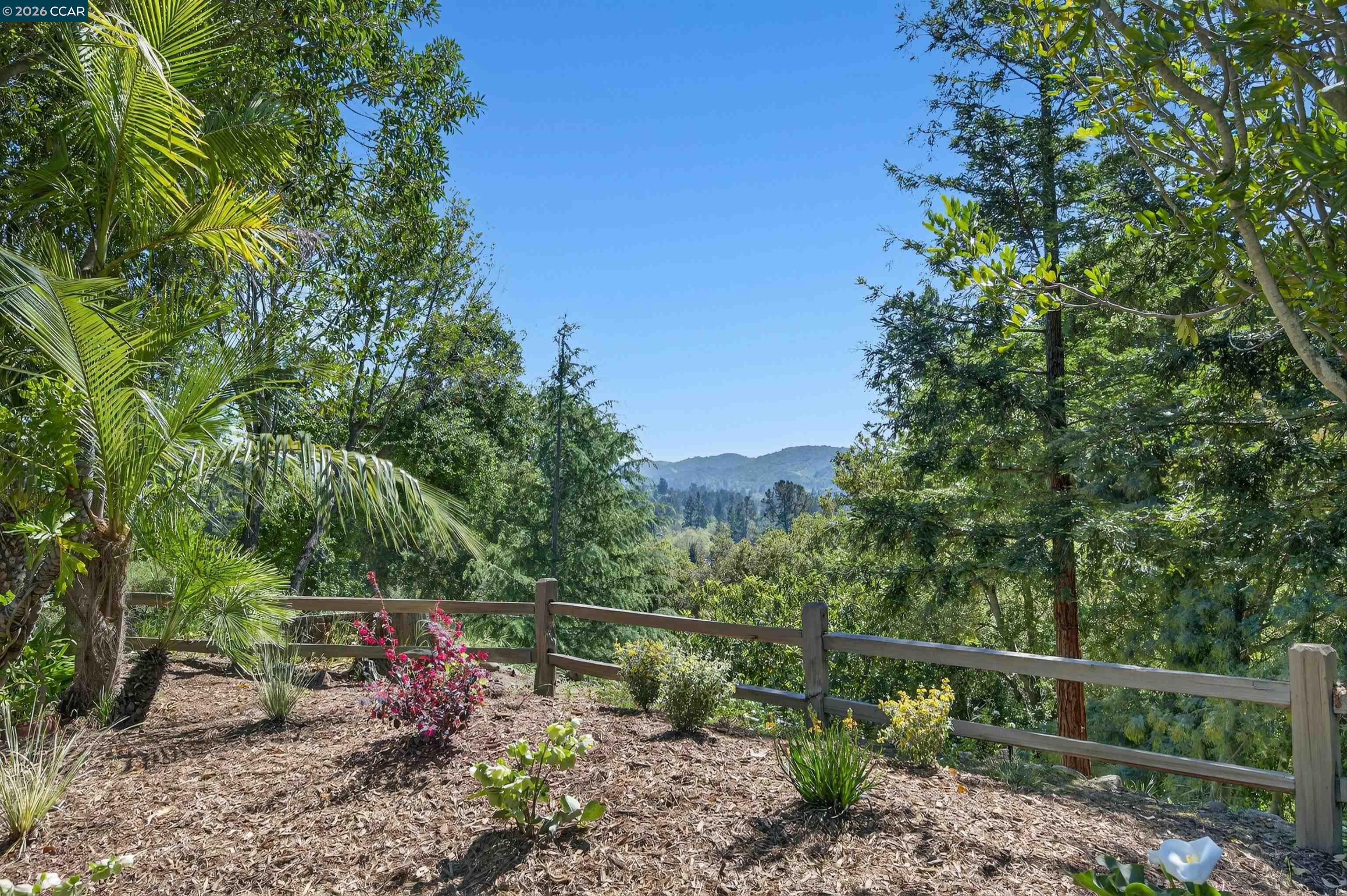 15 Crown Ct