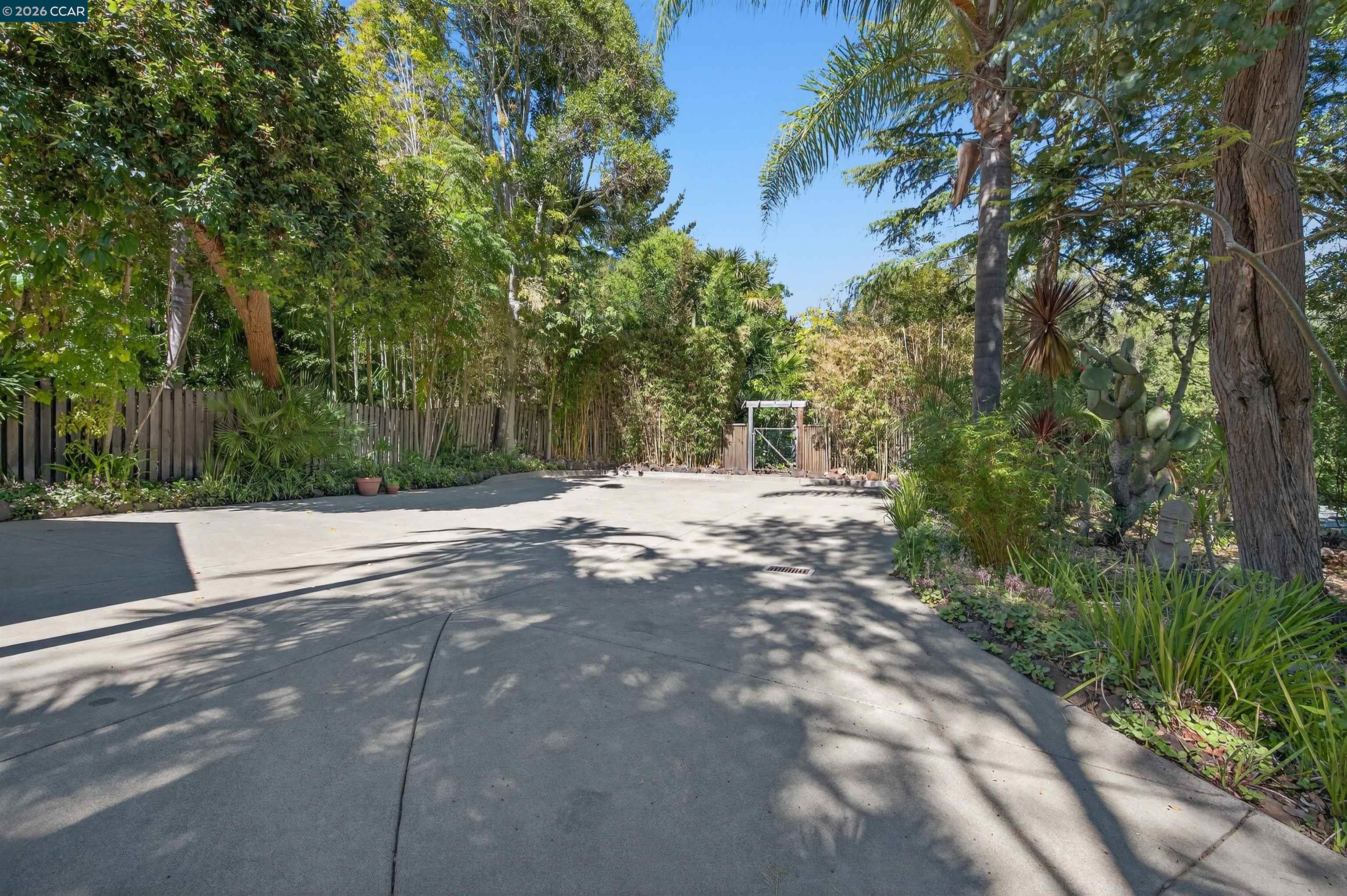 15 Crown Ct
