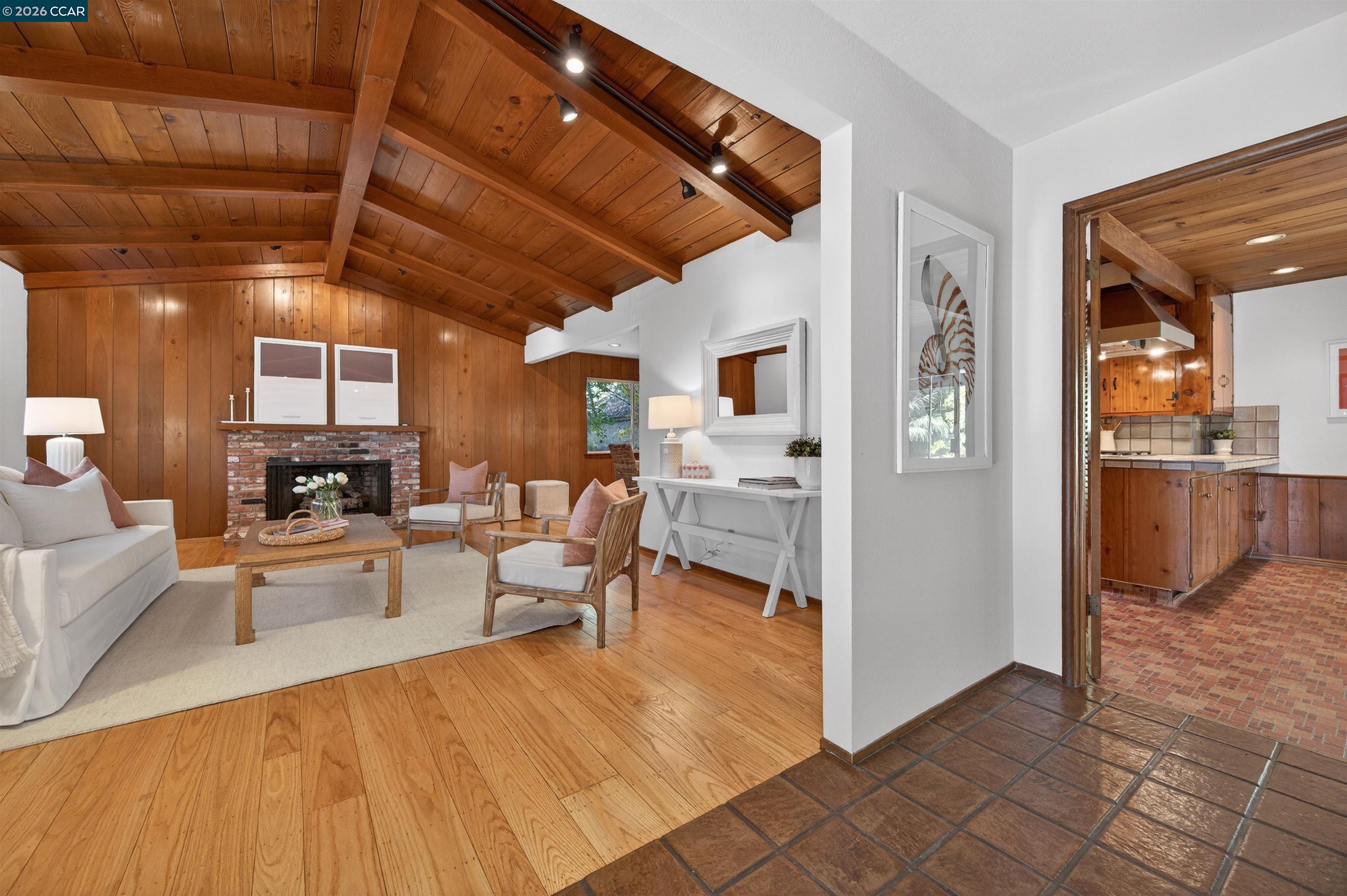 15 Crown Ct
