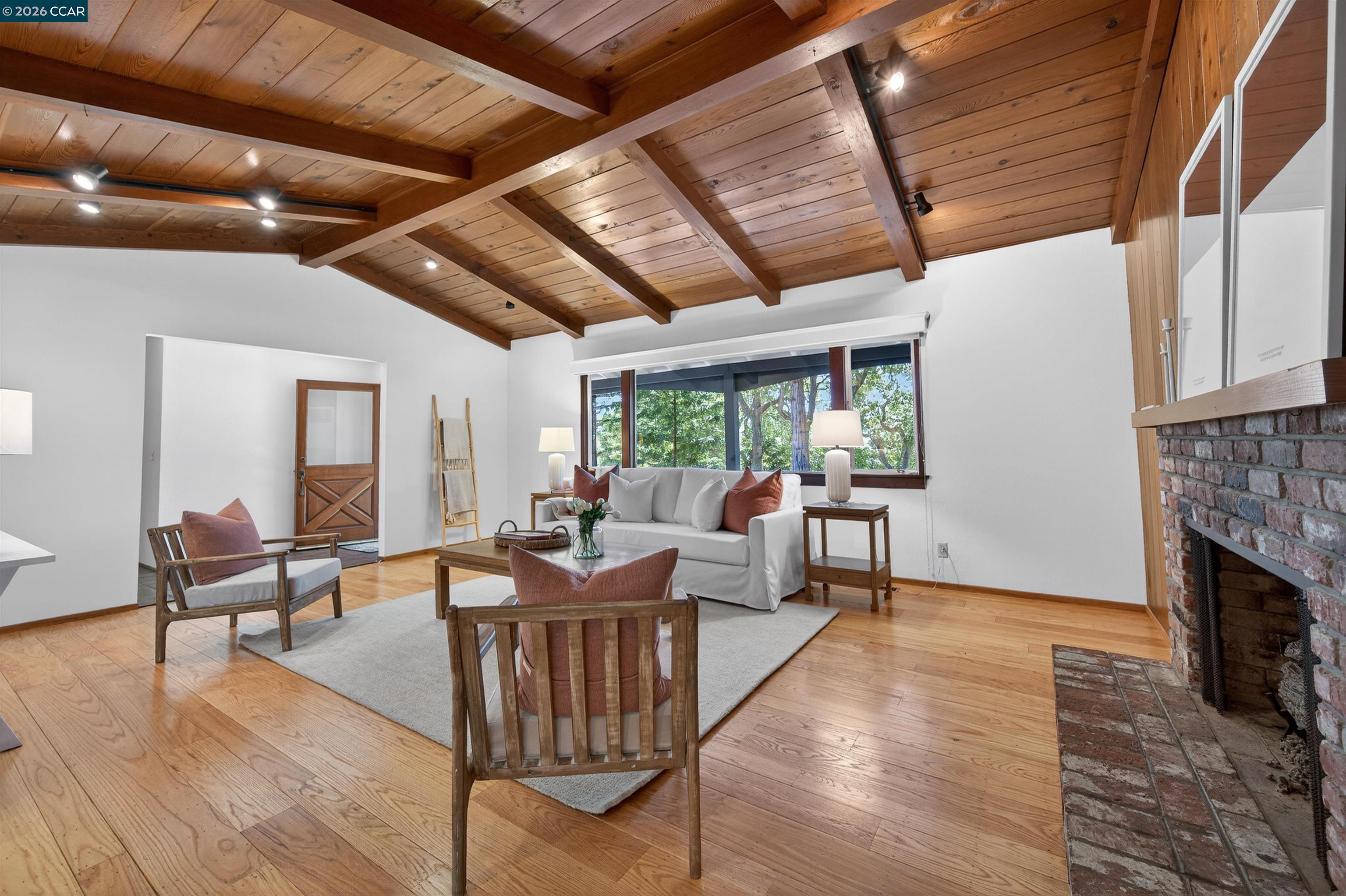 15 Crown Ct