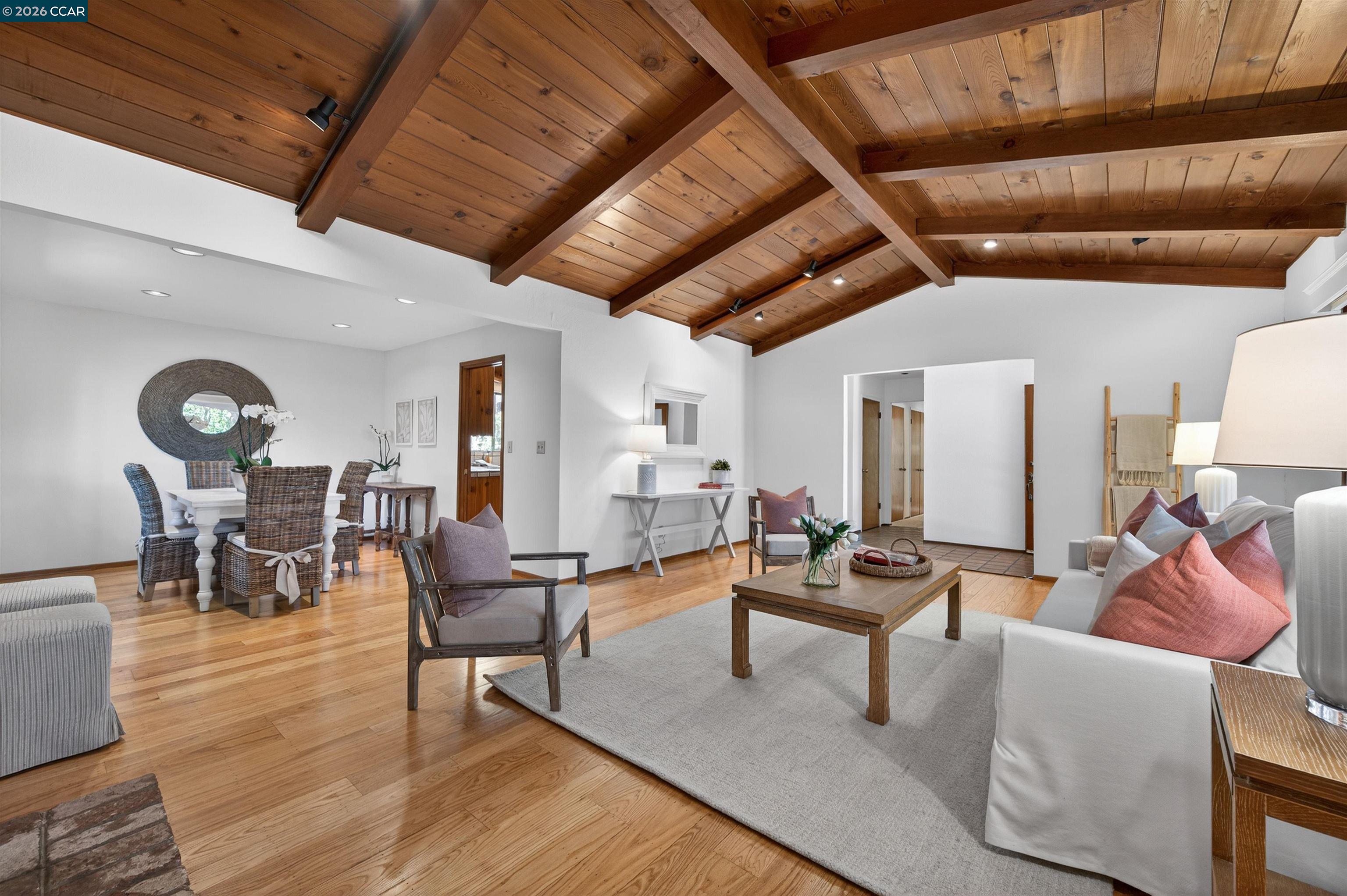 15 Crown Ct