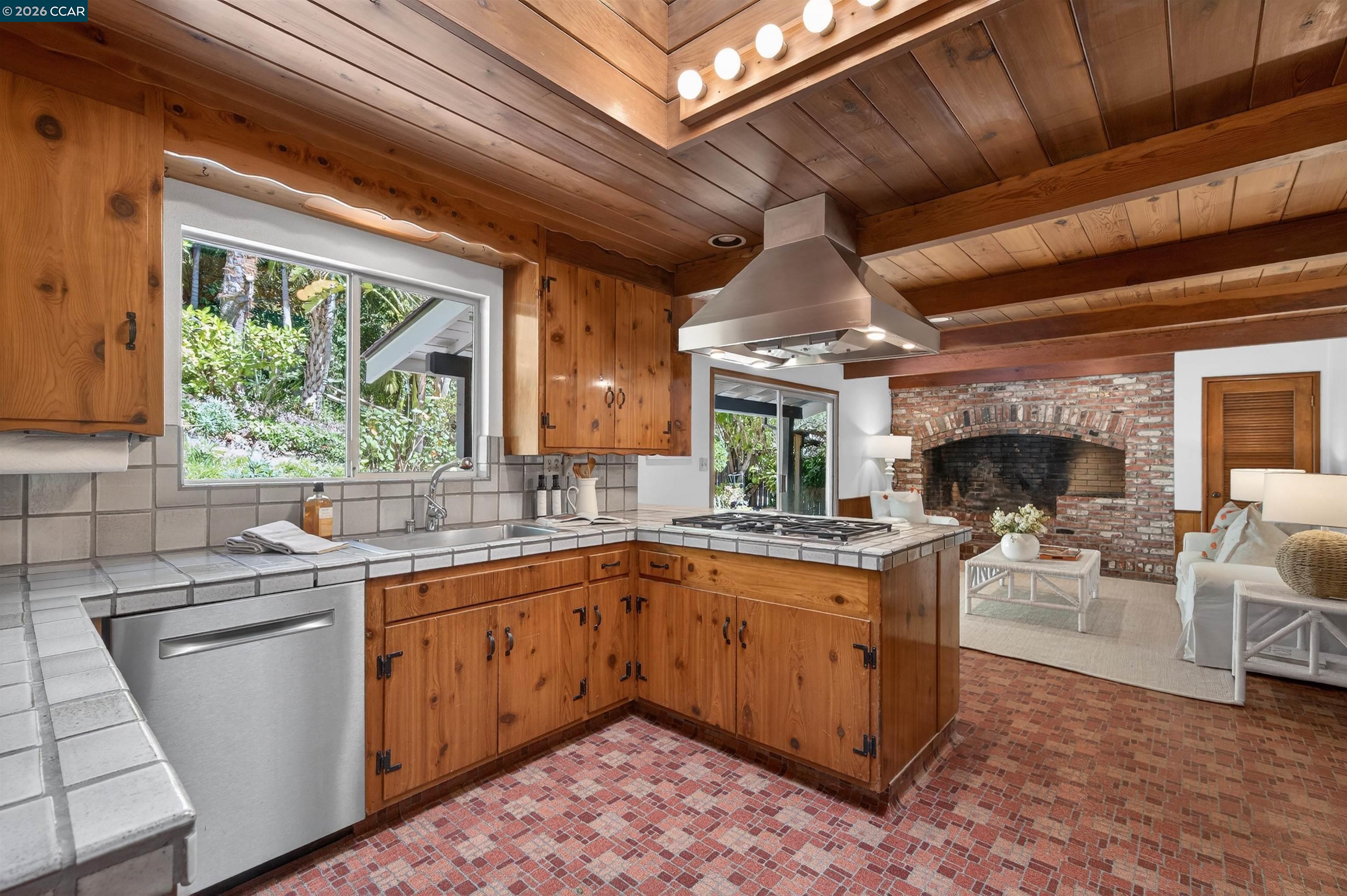 15 Crown Ct