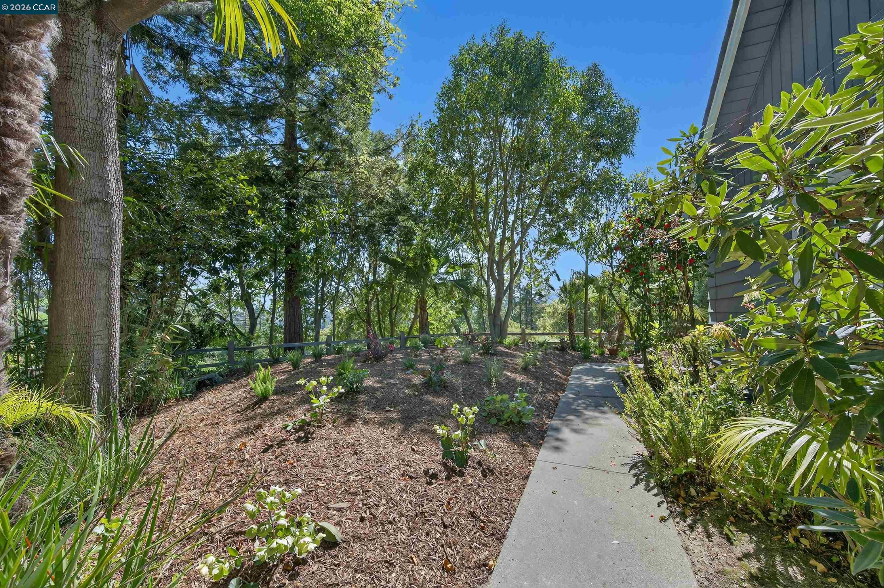 15 Crown Ct